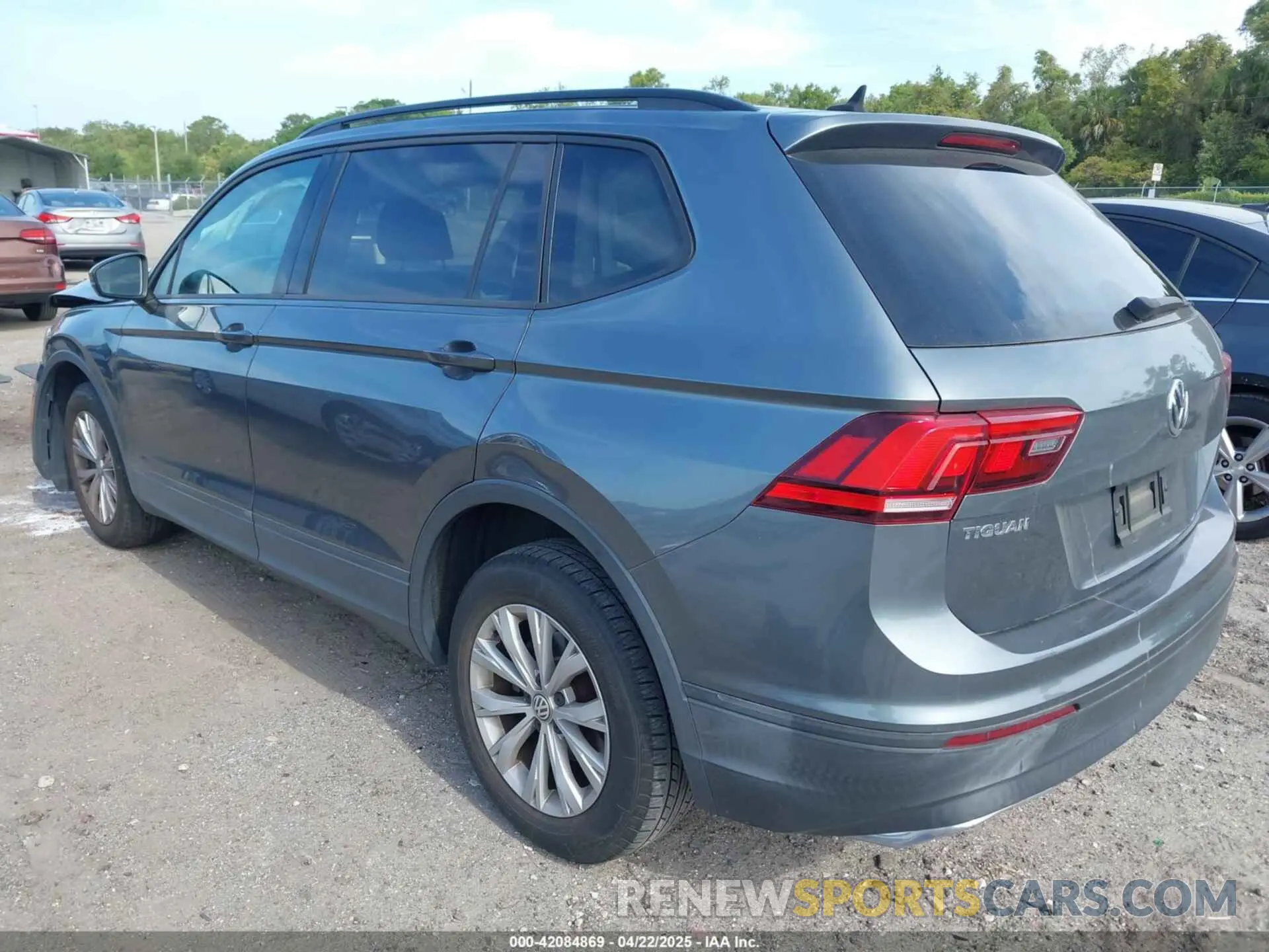 3 Photograph of a damaged car 3VV1B7AX5LM151924 VOLKSWAGEN TIGUAN 2020