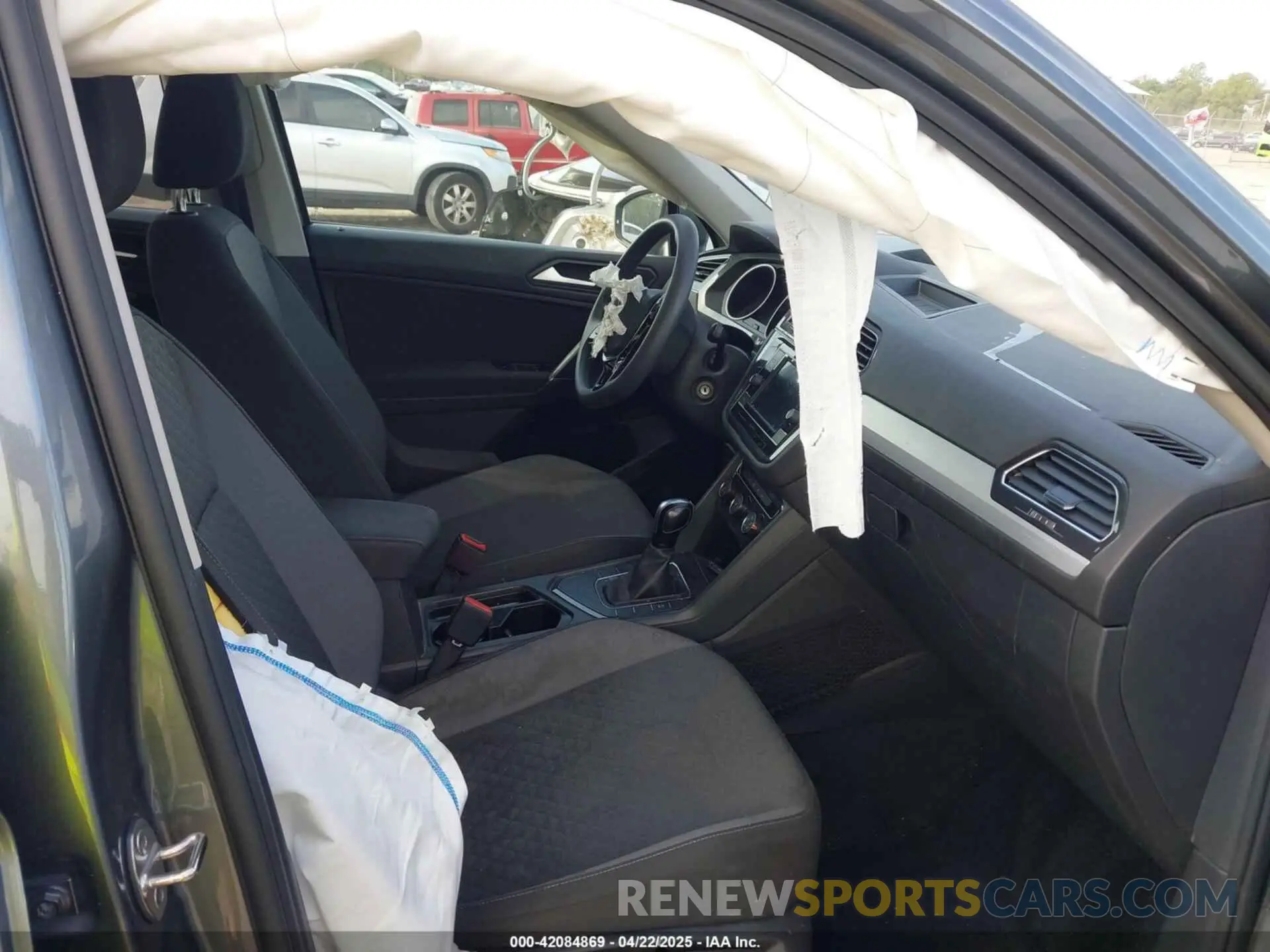 5 Photograph of a damaged car 3VV1B7AX5LM151924 VOLKSWAGEN TIGUAN 2020