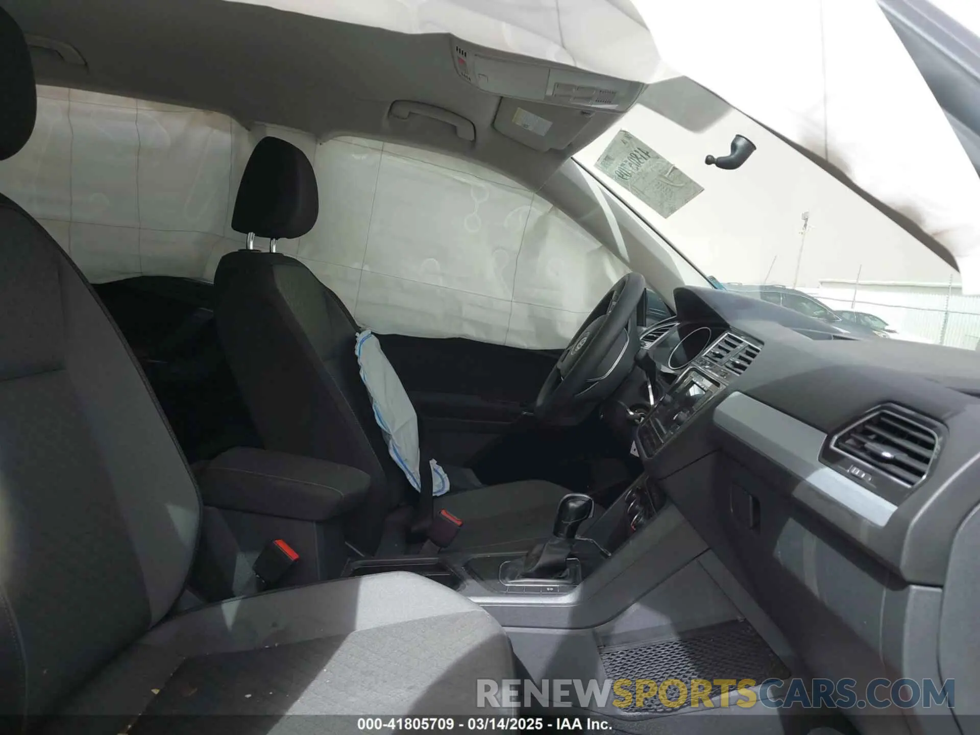 5 Фотография поврежденного автомобиля 3VV1B7AX5LM159943 VOLKSWAGEN TIGUAN 2020