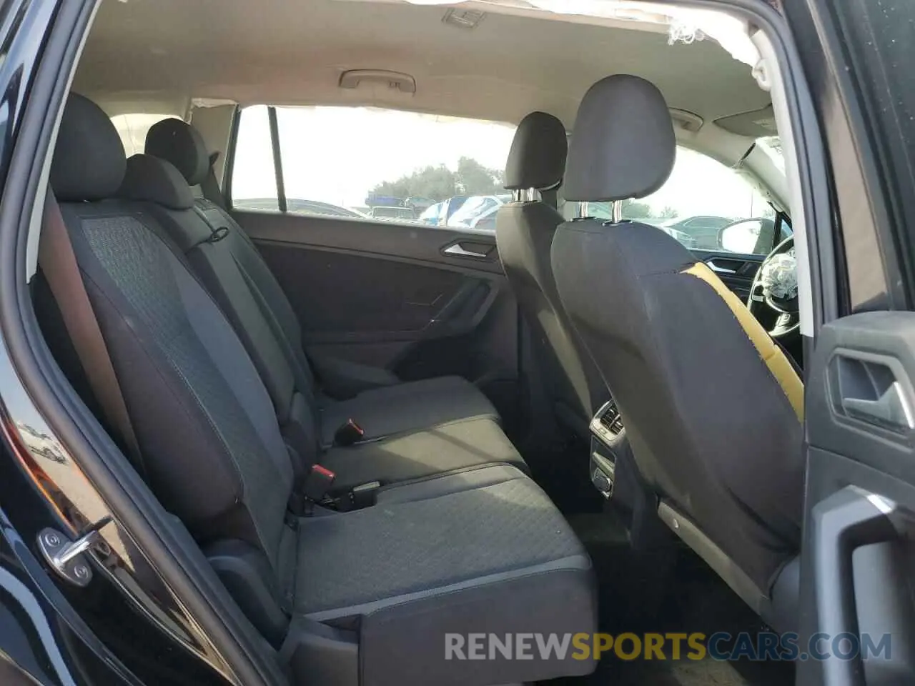11 Photograph of a damaged car 3VV1B7AX6LM103686 VOLKSWAGEN TIGUAN 2020