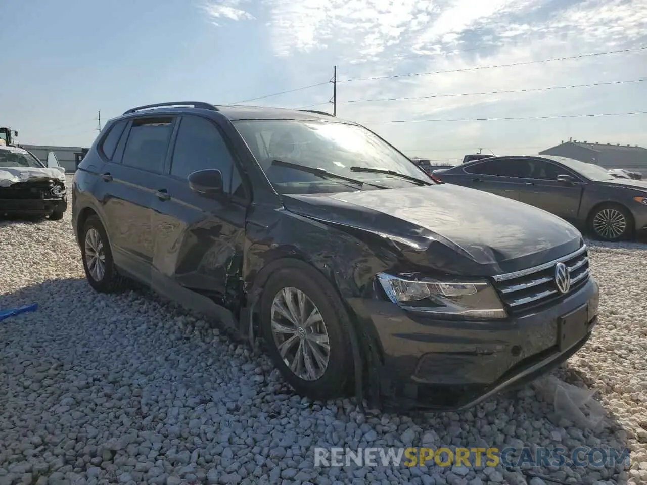 4 Photograph of a damaged car 3VV1B7AX6LM103686 VOLKSWAGEN TIGUAN 2020