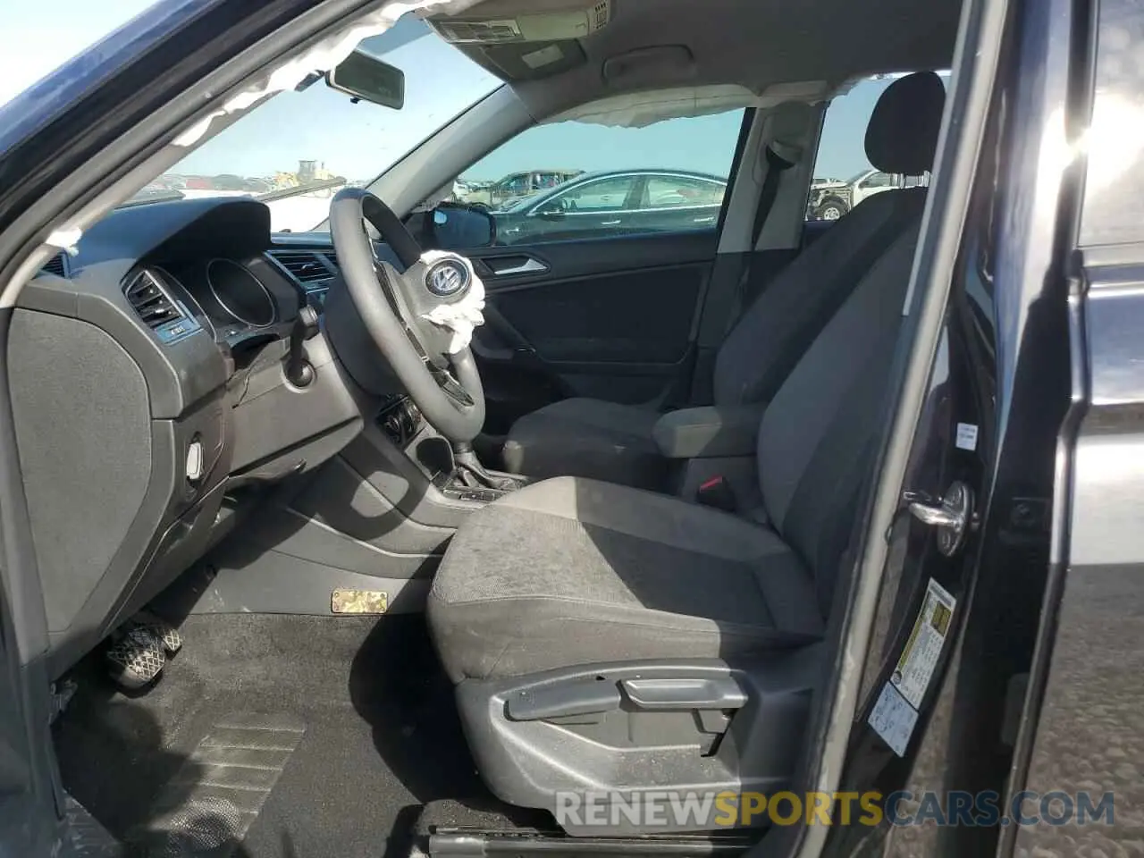 7 Photograph of a damaged car 3VV1B7AX6LM103686 VOLKSWAGEN TIGUAN 2020