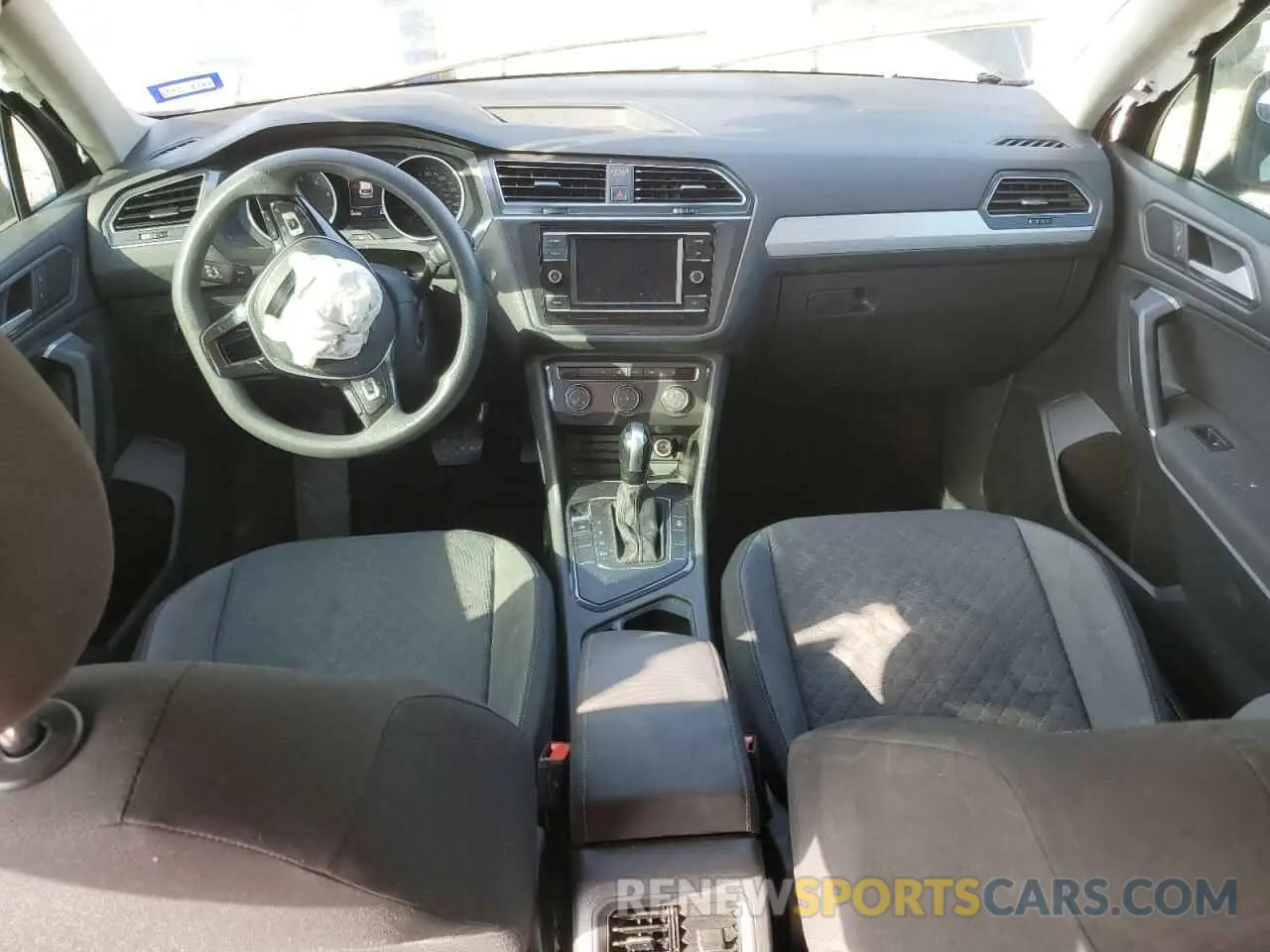 8 Photograph of a damaged car 3VV1B7AX6LM103686 VOLKSWAGEN TIGUAN 2020