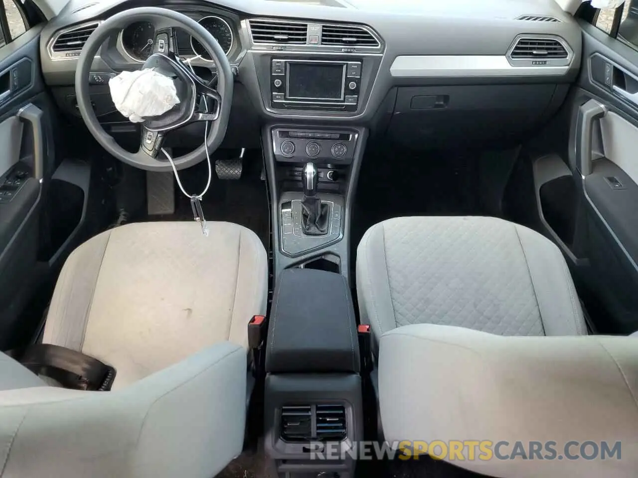8 Photograph of a damaged car 3VV1B7AX6LM137823 VOLKSWAGEN TIGUAN 2020