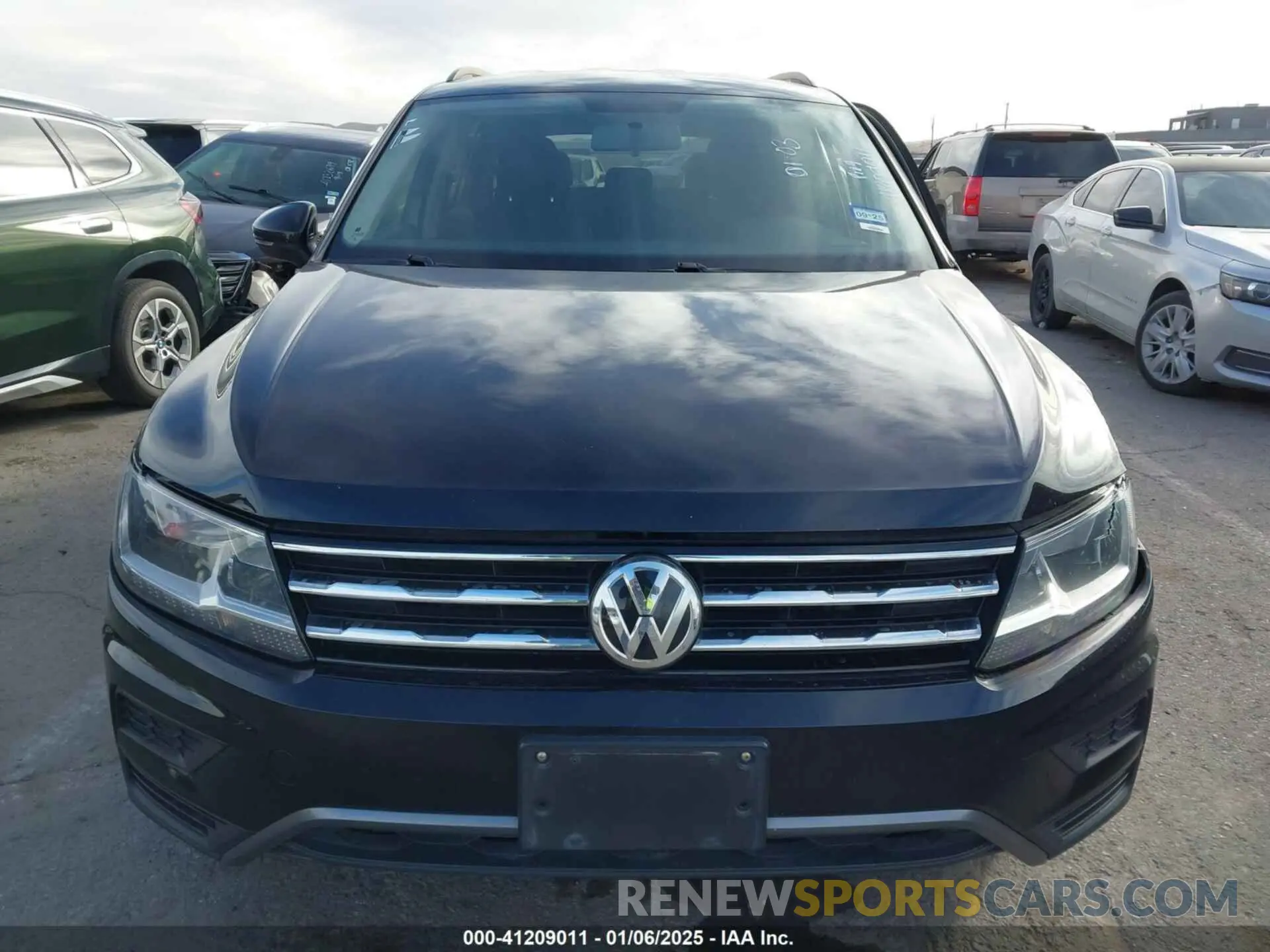 12 Photograph of a damaged car 3VV1B7AX7LM019134 VOLKSWAGEN TIGUAN 2020