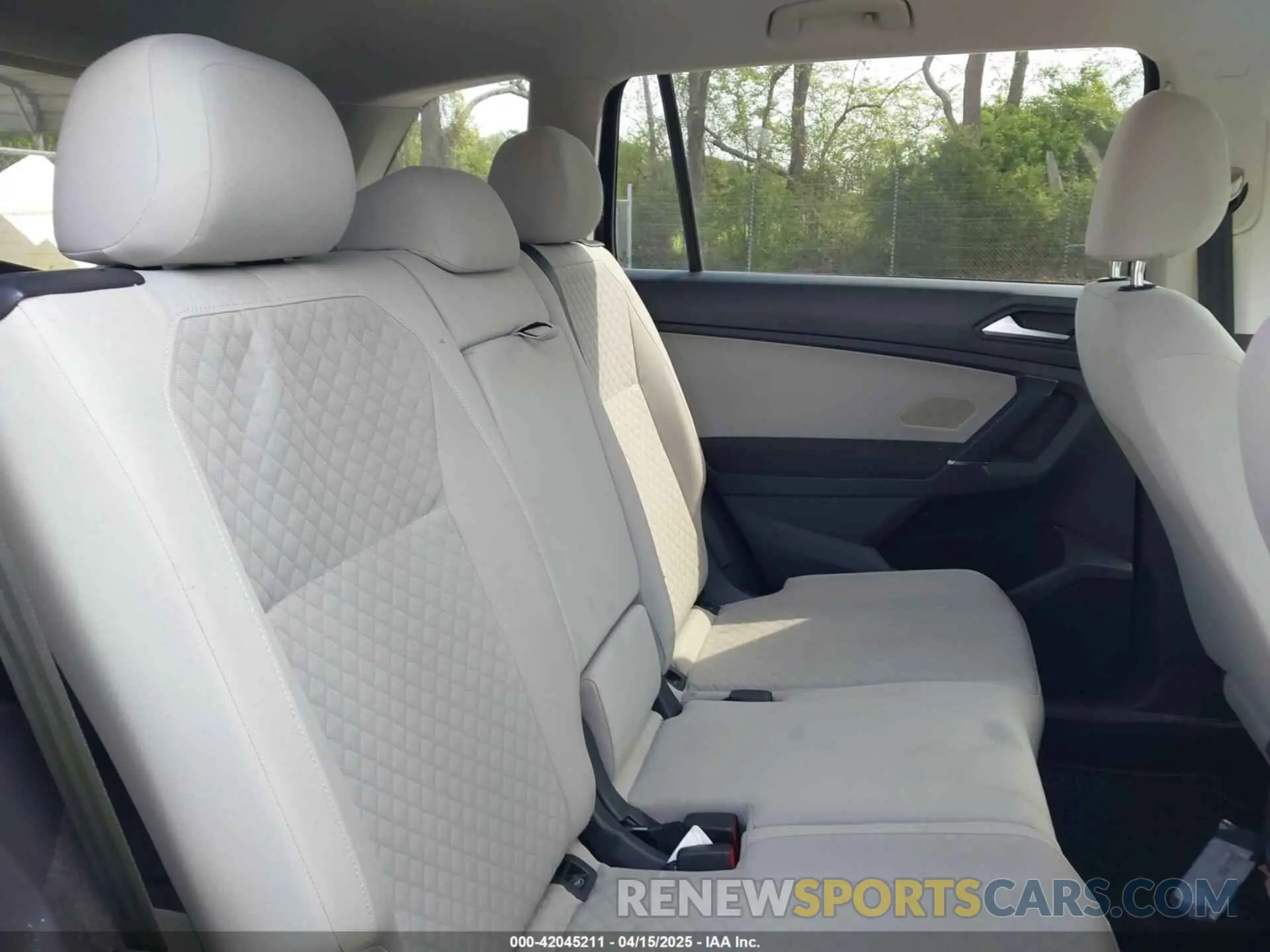 8 Photograph of a damaged car 3VV1B7AX7LM058984 VOLKSWAGEN TIGUAN 2020