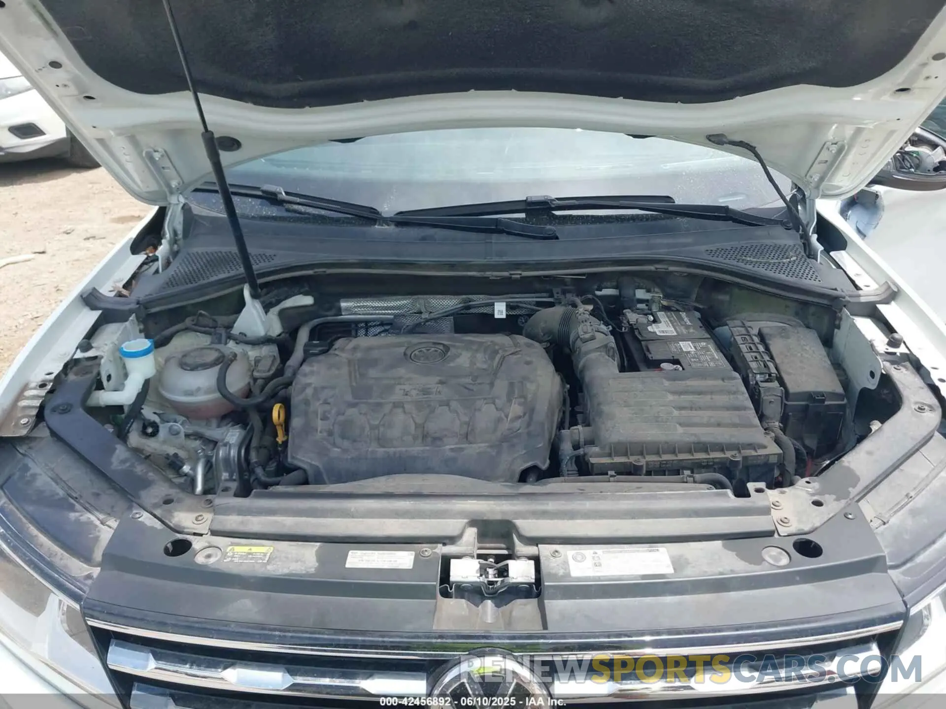 10 Photograph of a damaged car 3VV1B7AX9LM055634 VOLKSWAGEN TIGUAN 2020