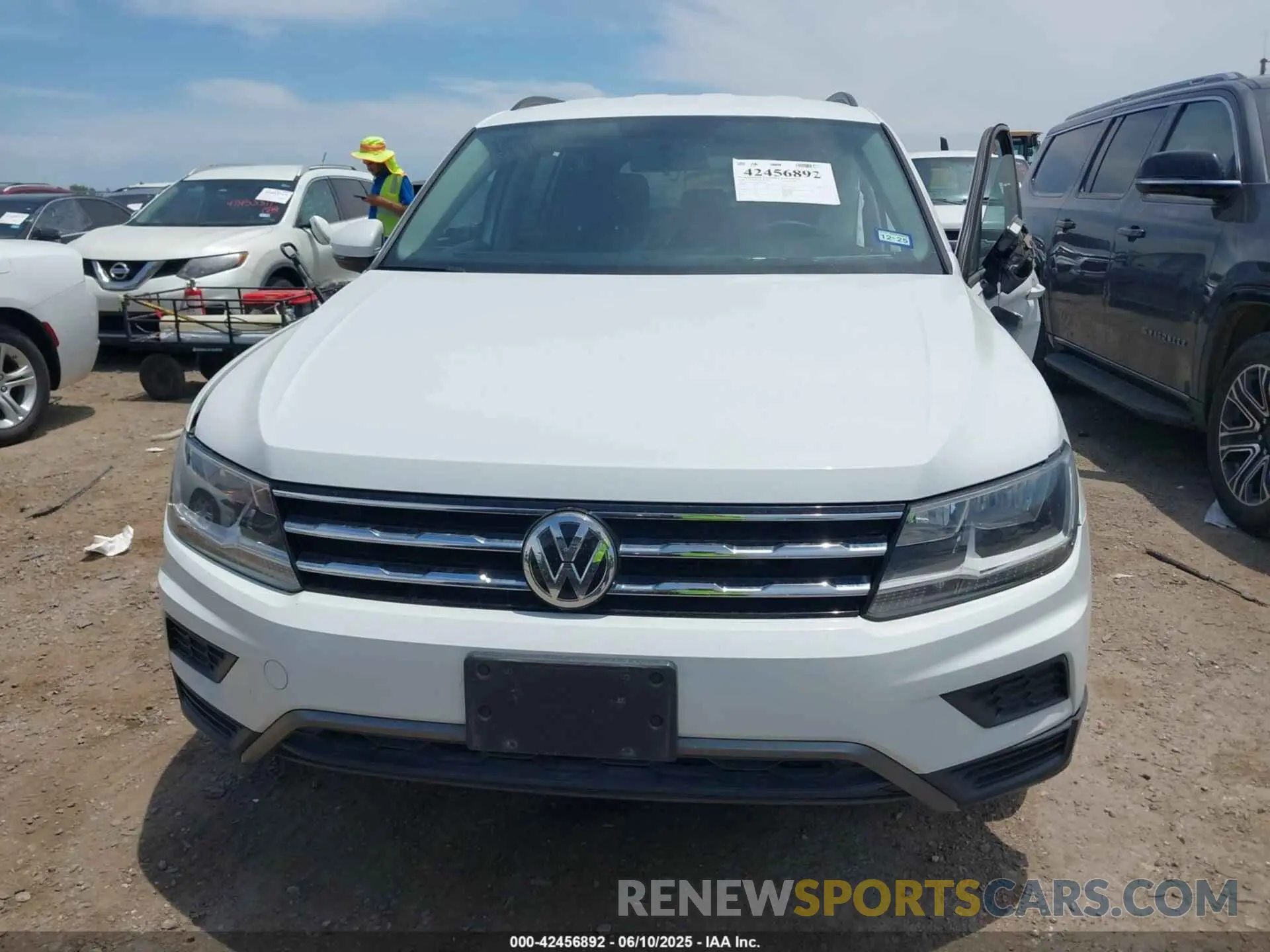 12 Photograph of a damaged car 3VV1B7AX9LM055634 VOLKSWAGEN TIGUAN 2020