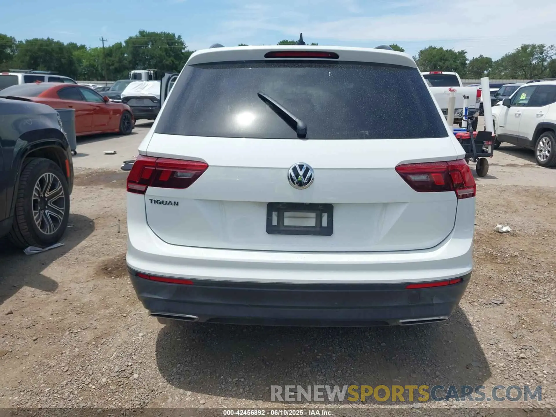 16 Photograph of a damaged car 3VV1B7AX9LM055634 VOLKSWAGEN TIGUAN 2020