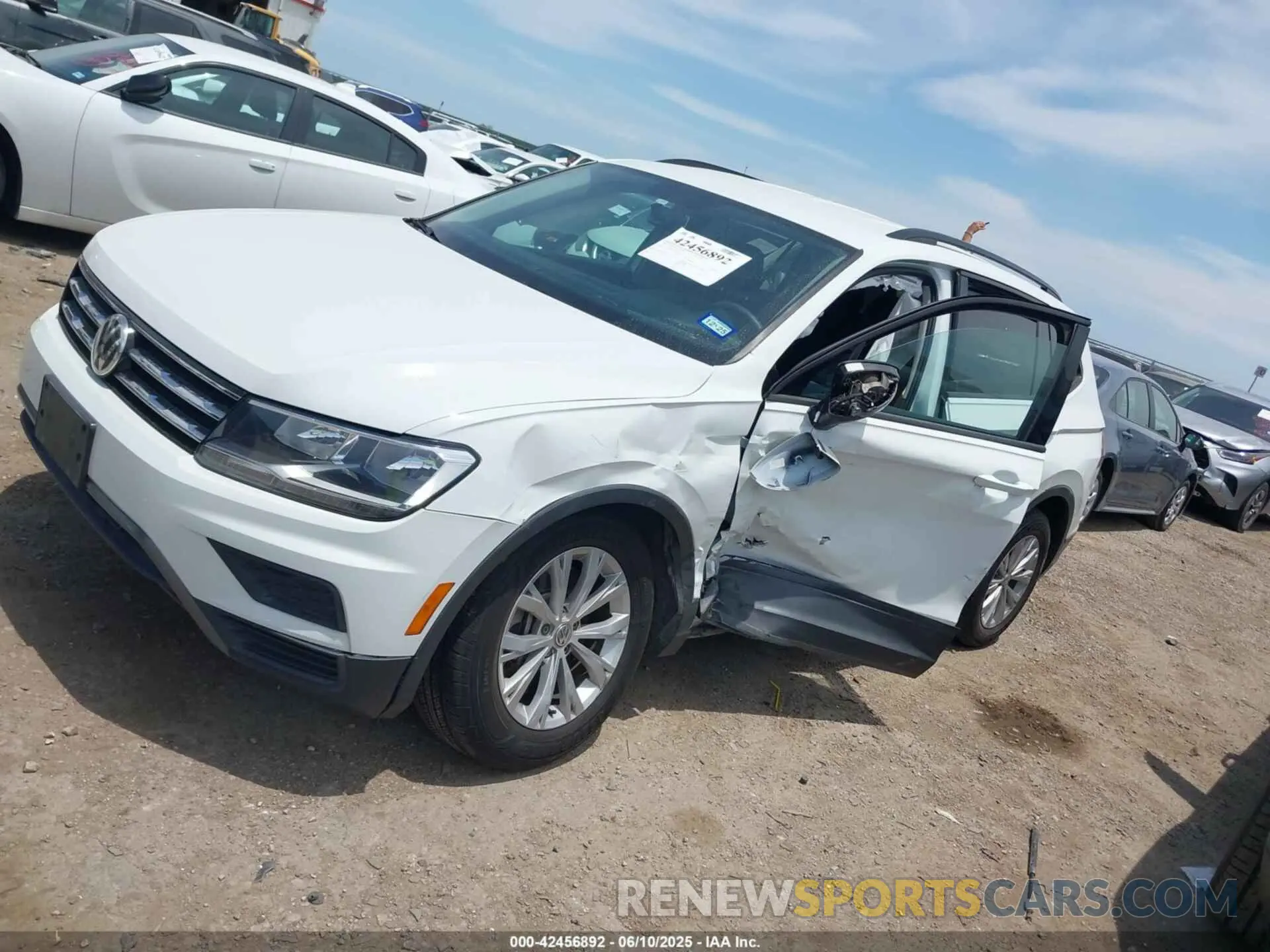 2 Photograph of a damaged car 3VV1B7AX9LM055634 VOLKSWAGEN TIGUAN 2020