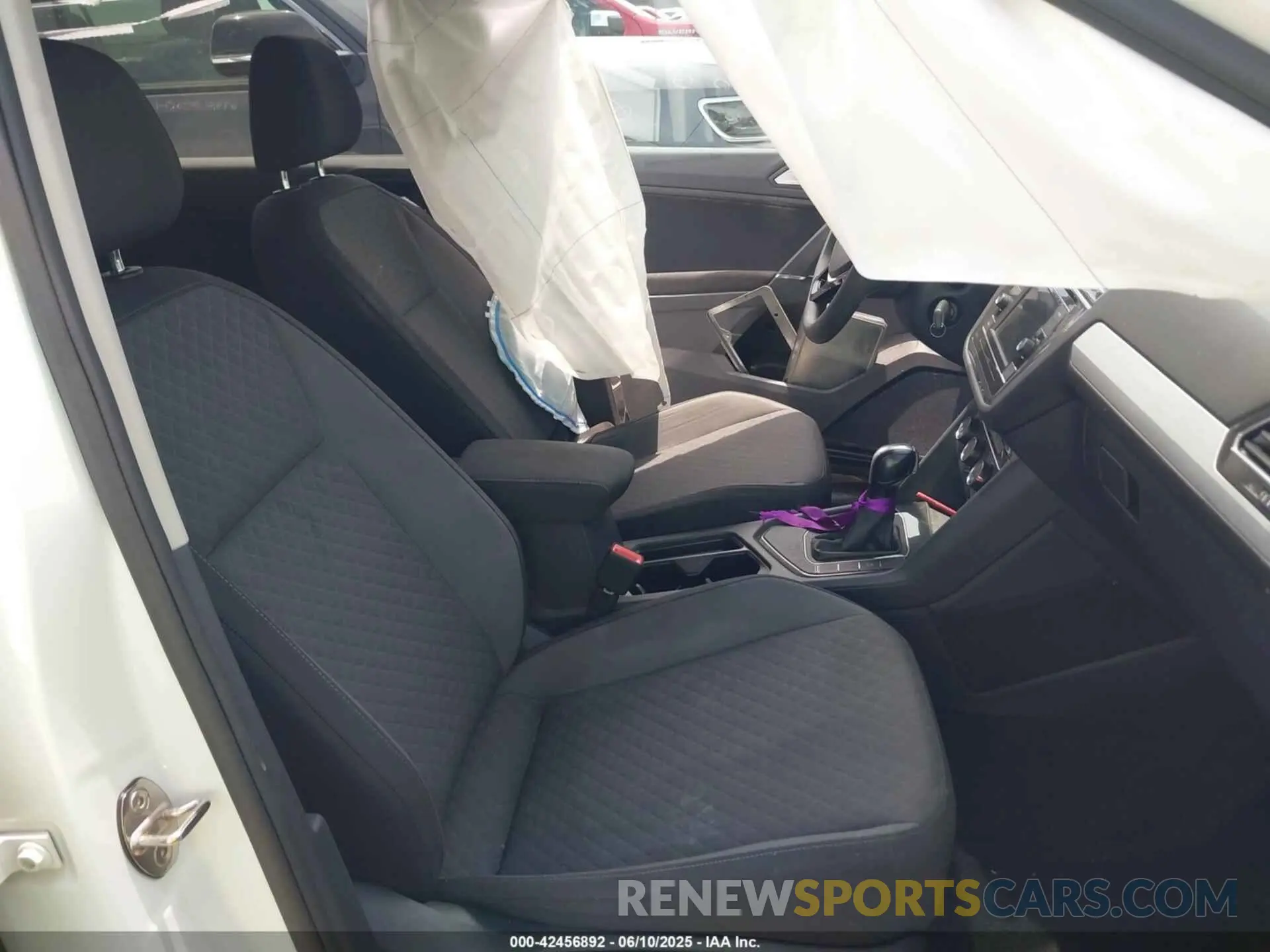5 Photograph of a damaged car 3VV1B7AX9LM055634 VOLKSWAGEN TIGUAN 2020