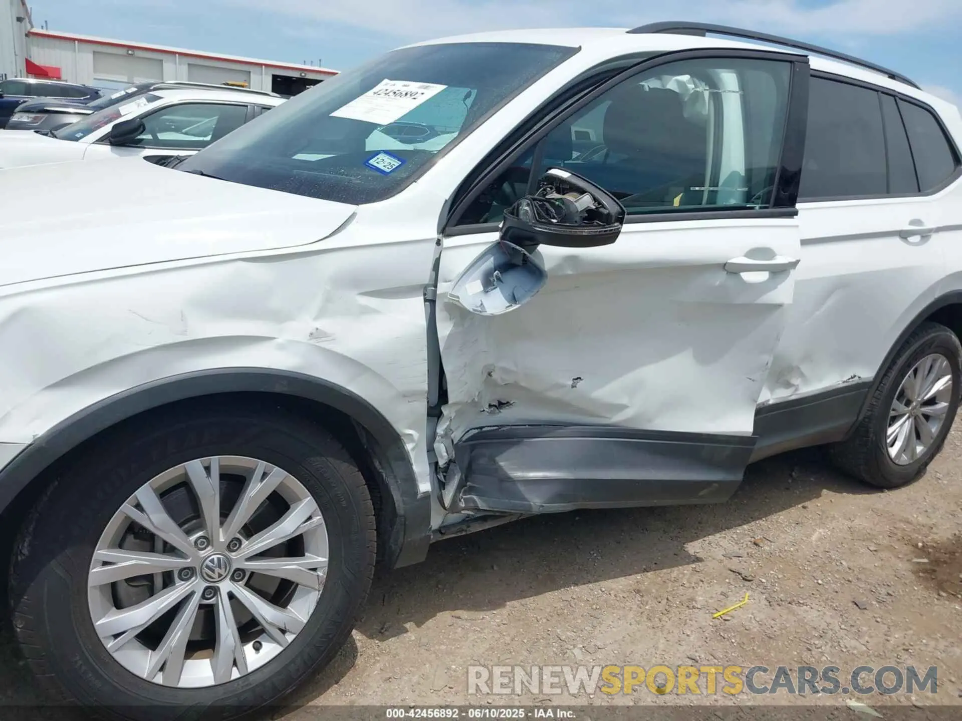 6 Photograph of a damaged car 3VV1B7AX9LM055634 VOLKSWAGEN TIGUAN 2020