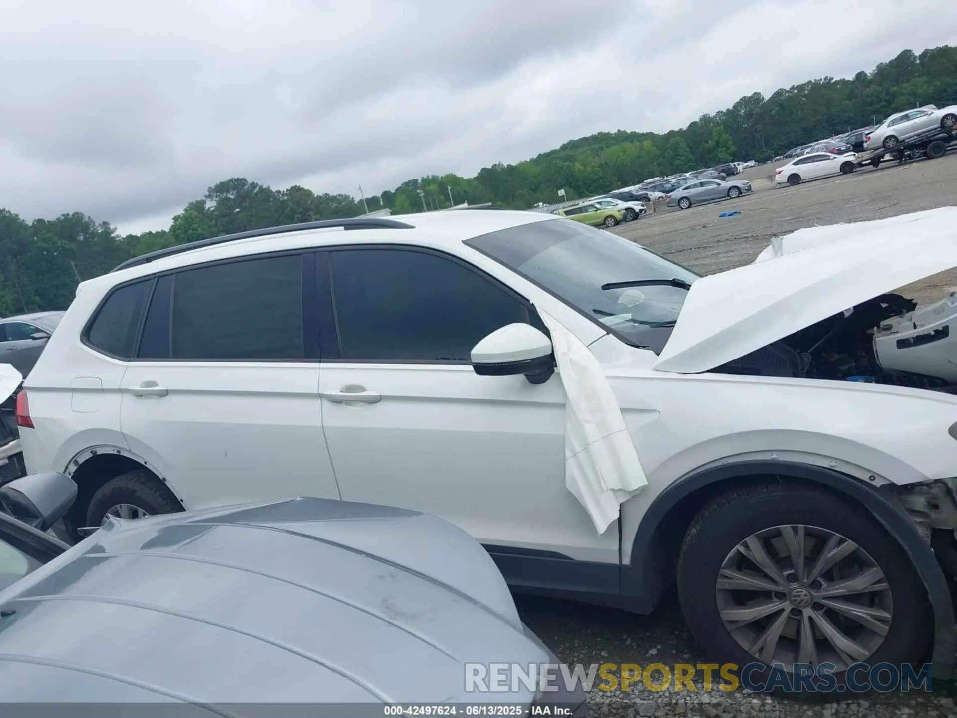 13 Photograph of a damaged car 3VV1B7AXXLM103528 VOLKSWAGEN TIGUAN 2020