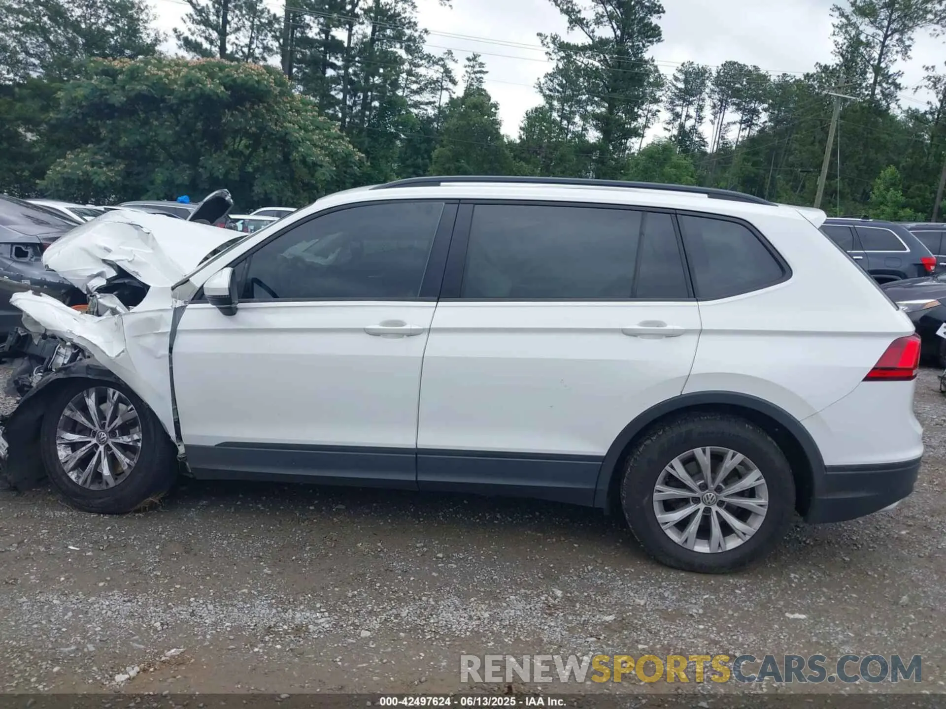 14 Photograph of a damaged car 3VV1B7AXXLM103528 VOLKSWAGEN TIGUAN 2020