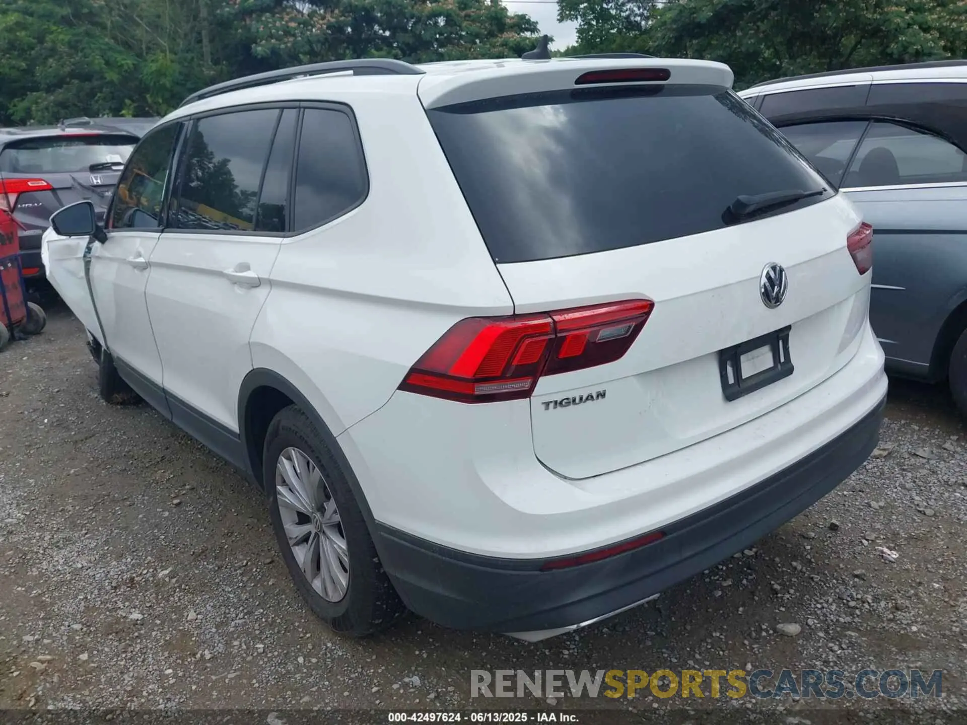 3 Photograph of a damaged car 3VV1B7AXXLM103528 VOLKSWAGEN TIGUAN 2020