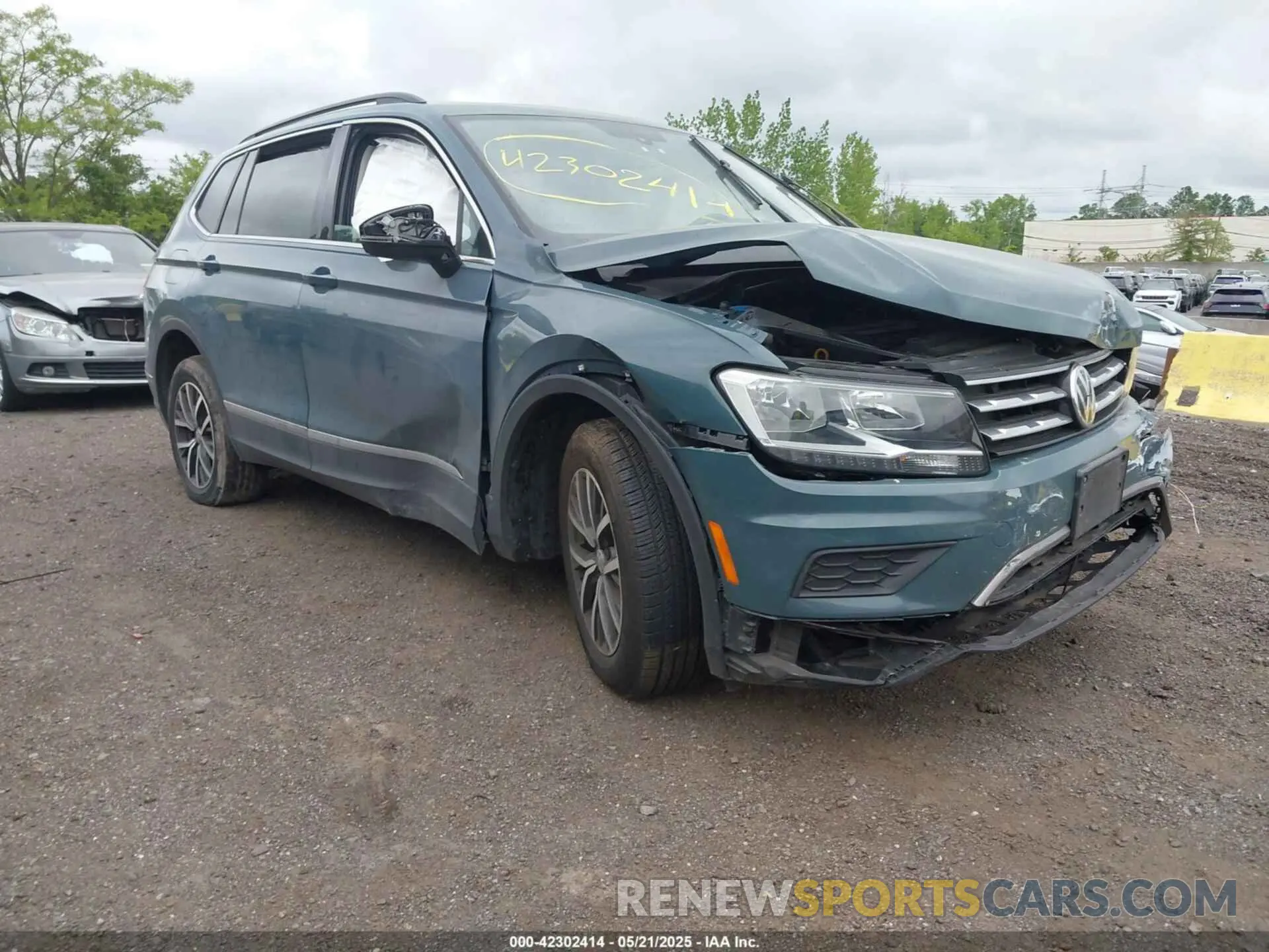 1 Фотография поврежденного автомобиля 3VV2B7AX0LM124635 VOLKSWAGEN TIGUAN 2020