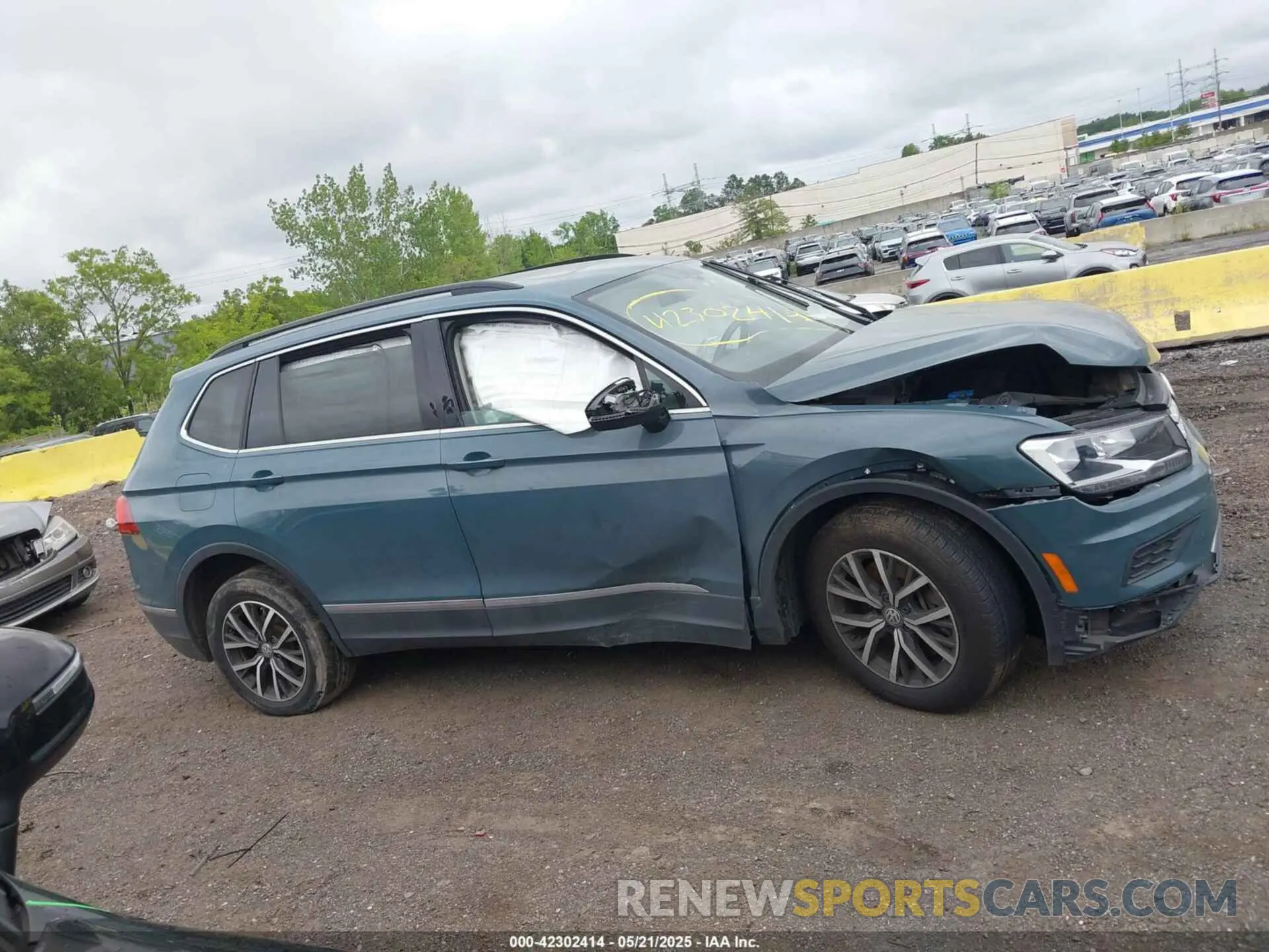 13 Фотография поврежденного автомобиля 3VV2B7AX0LM124635 VOLKSWAGEN TIGUAN 2020