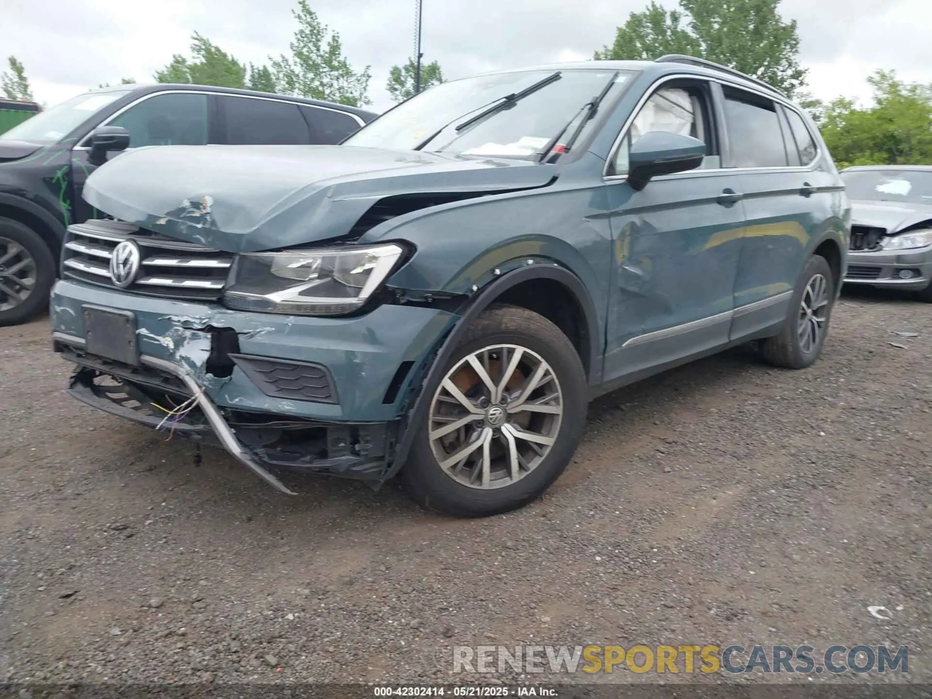 2 Фотография поврежденного автомобиля 3VV2B7AX0LM124635 VOLKSWAGEN TIGUAN 2020