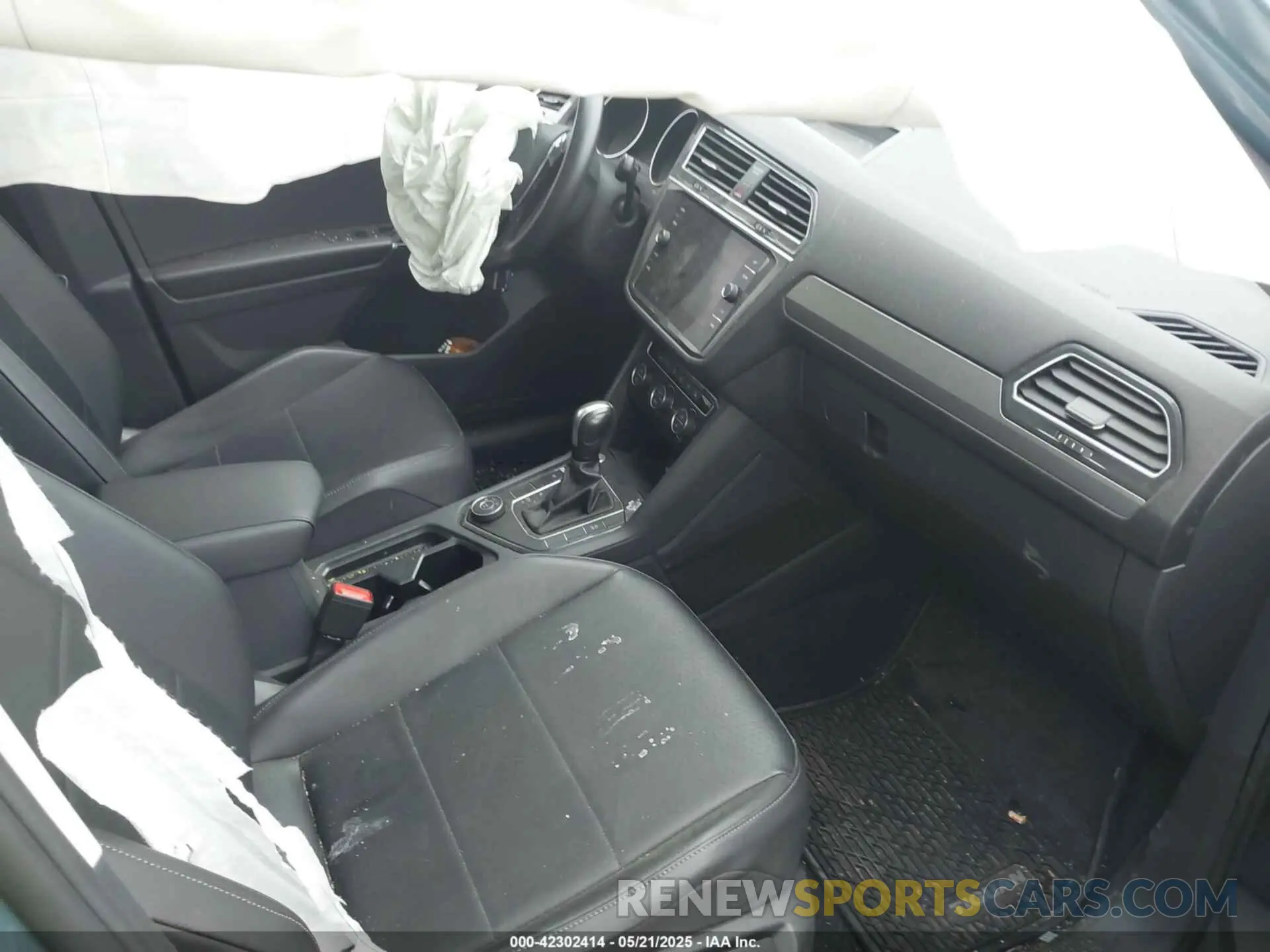 5 Фотография поврежденного автомобиля 3VV2B7AX0LM124635 VOLKSWAGEN TIGUAN 2020