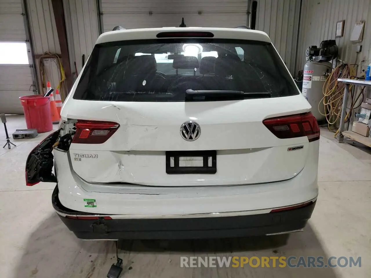6 Photograph of a damaged car 3VV2B7AX1LM009008 VOLKSWAGEN TIGUAN 2020