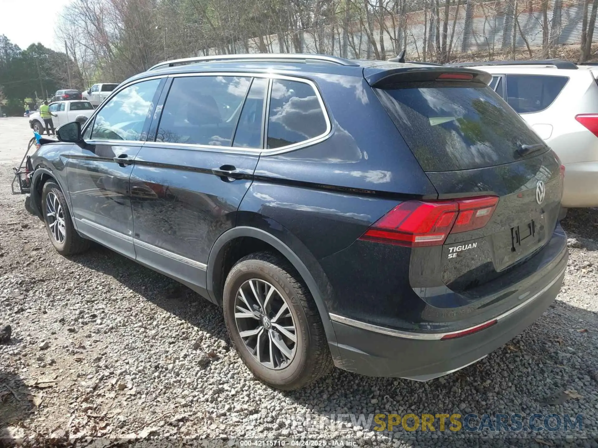 3 Фотография поврежденного автомобиля 3VV2B7AX1LM043109 VOLKSWAGEN TIGUAN 2020