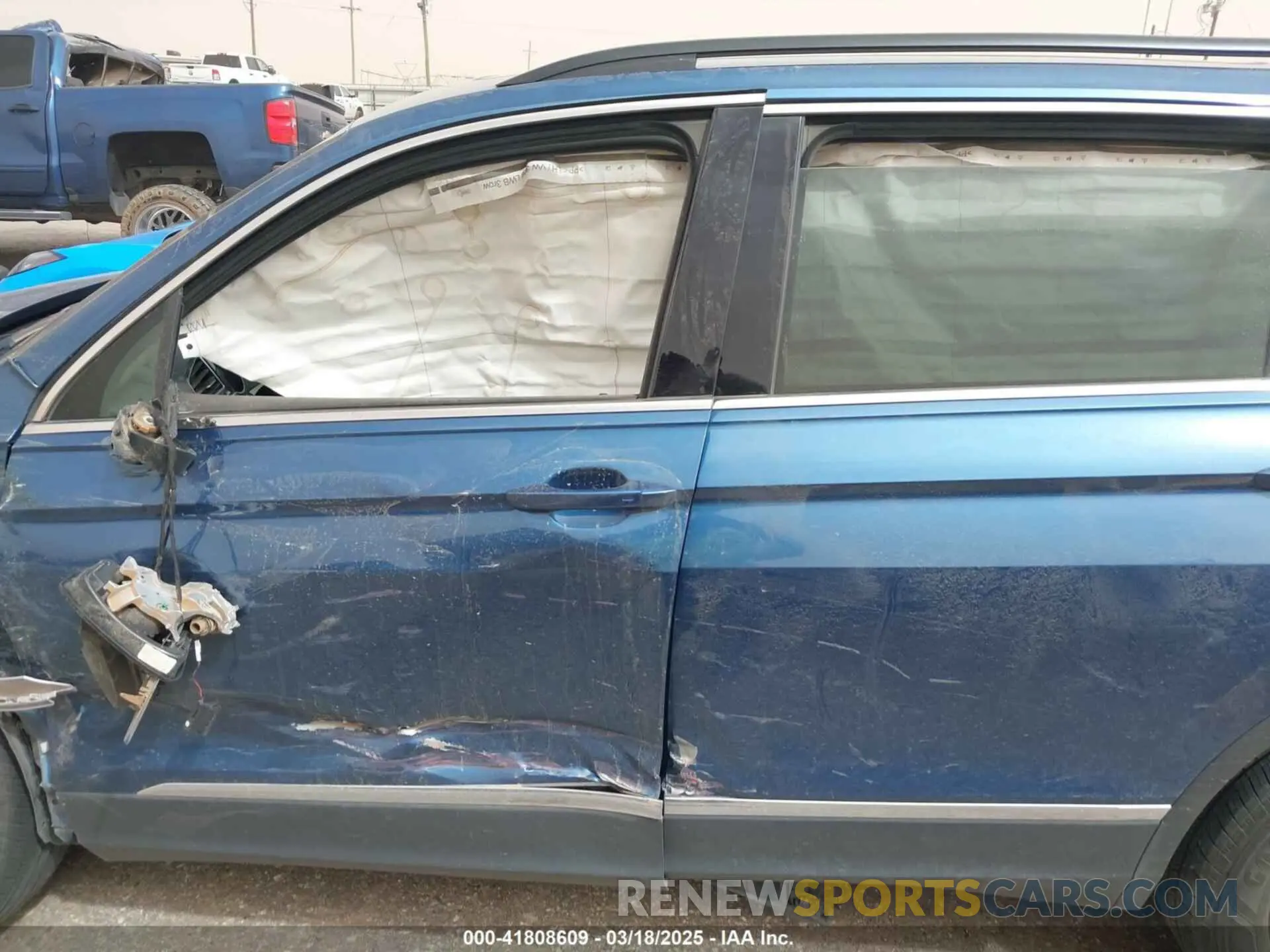 13 Photograph of a damaged car 3VV2B7AX1LM045961 VOLKSWAGEN TIGUAN 2020