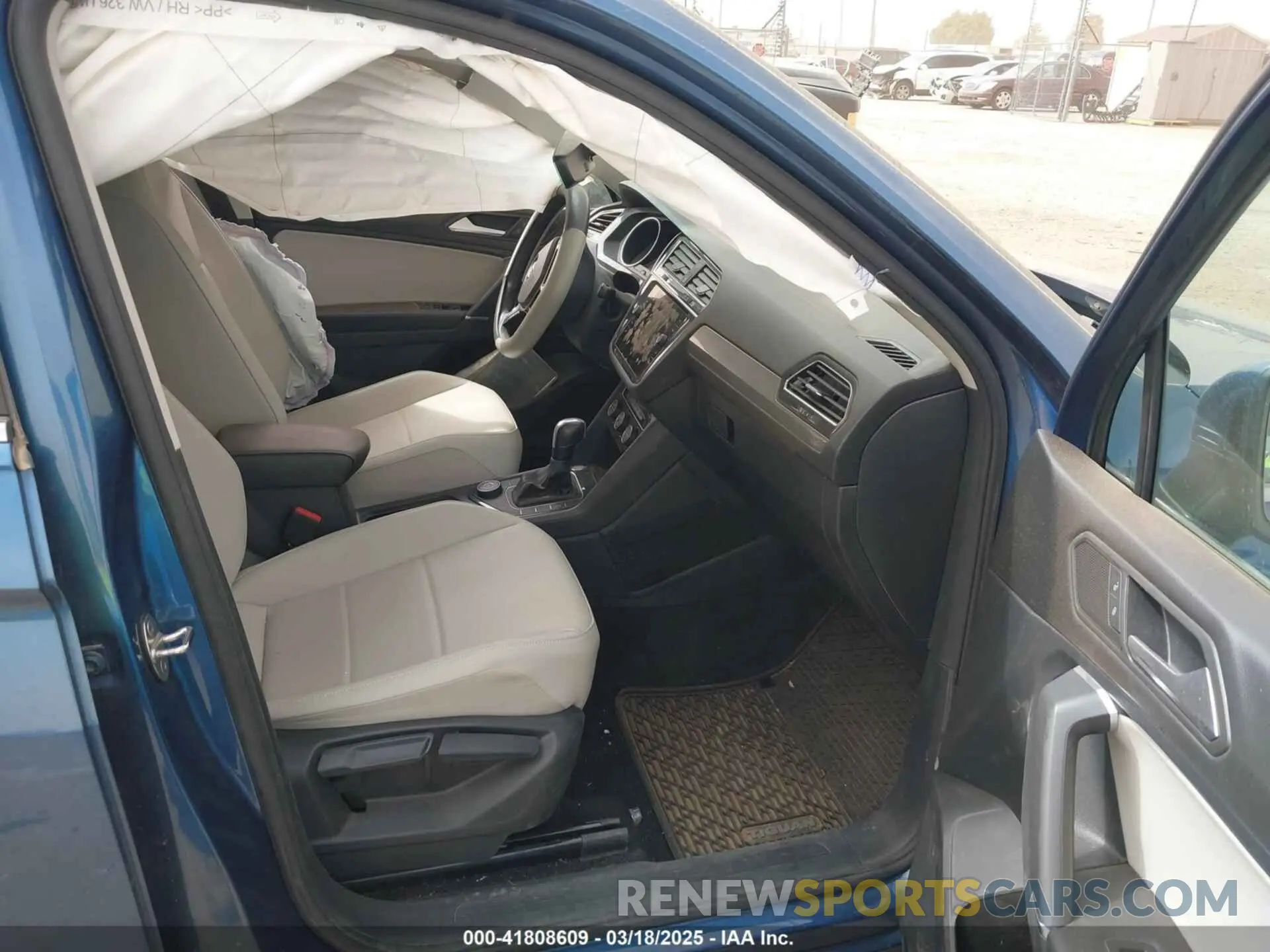 5 Photograph of a damaged car 3VV2B7AX1LM045961 VOLKSWAGEN TIGUAN 2020