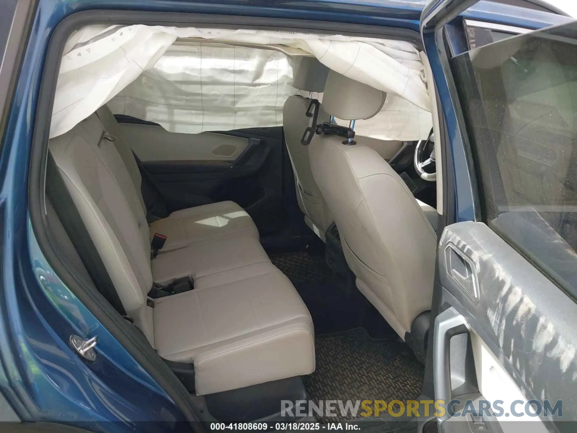 8 Photograph of a damaged car 3VV2B7AX1LM045961 VOLKSWAGEN TIGUAN 2020
