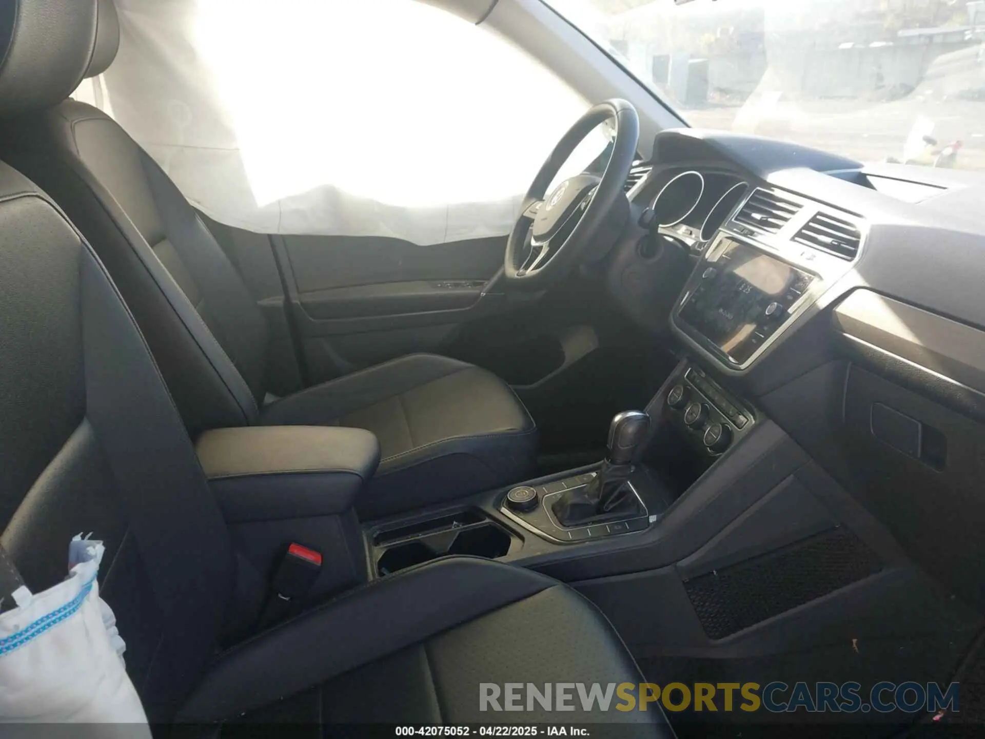 5 Фотография поврежденного автомобиля 3VV2B7AX2LM017277 VOLKSWAGEN TIGUAN 2020