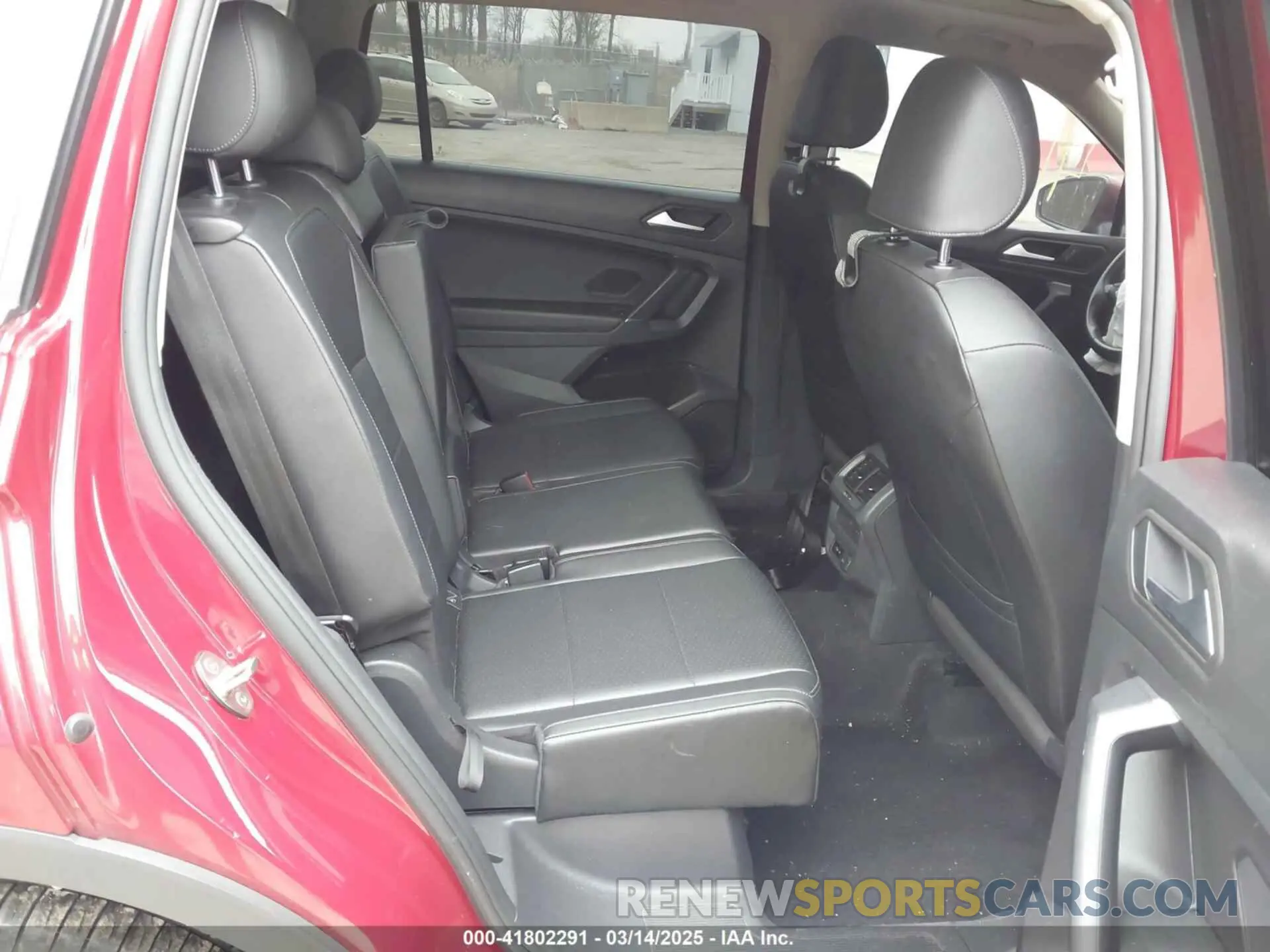 8 Photograph of a damaged car 3VV2B7AX2LM018722 VOLKSWAGEN TIGUAN 2020