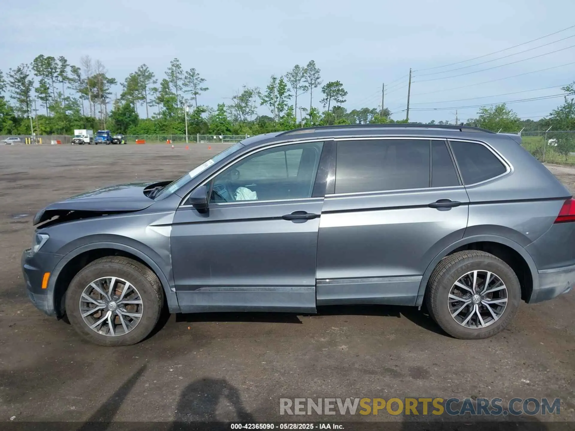 14 Photograph of a damaged car 3VV2B7AX2LM030790 VOLKSWAGEN TIGUAN 2020