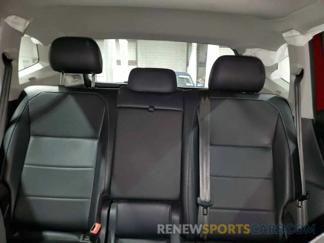 10 Photograph of a damaged car 3VV2B7AX3LM011035 VOLKSWAGEN TIGUAN 2020