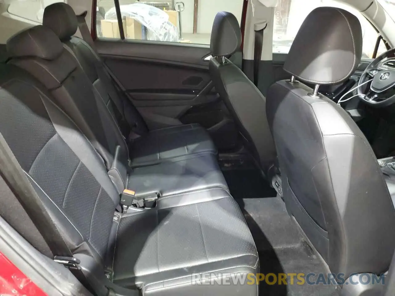 11 Photograph of a damaged car 3VV2B7AX3LM011035 VOLKSWAGEN TIGUAN 2020
