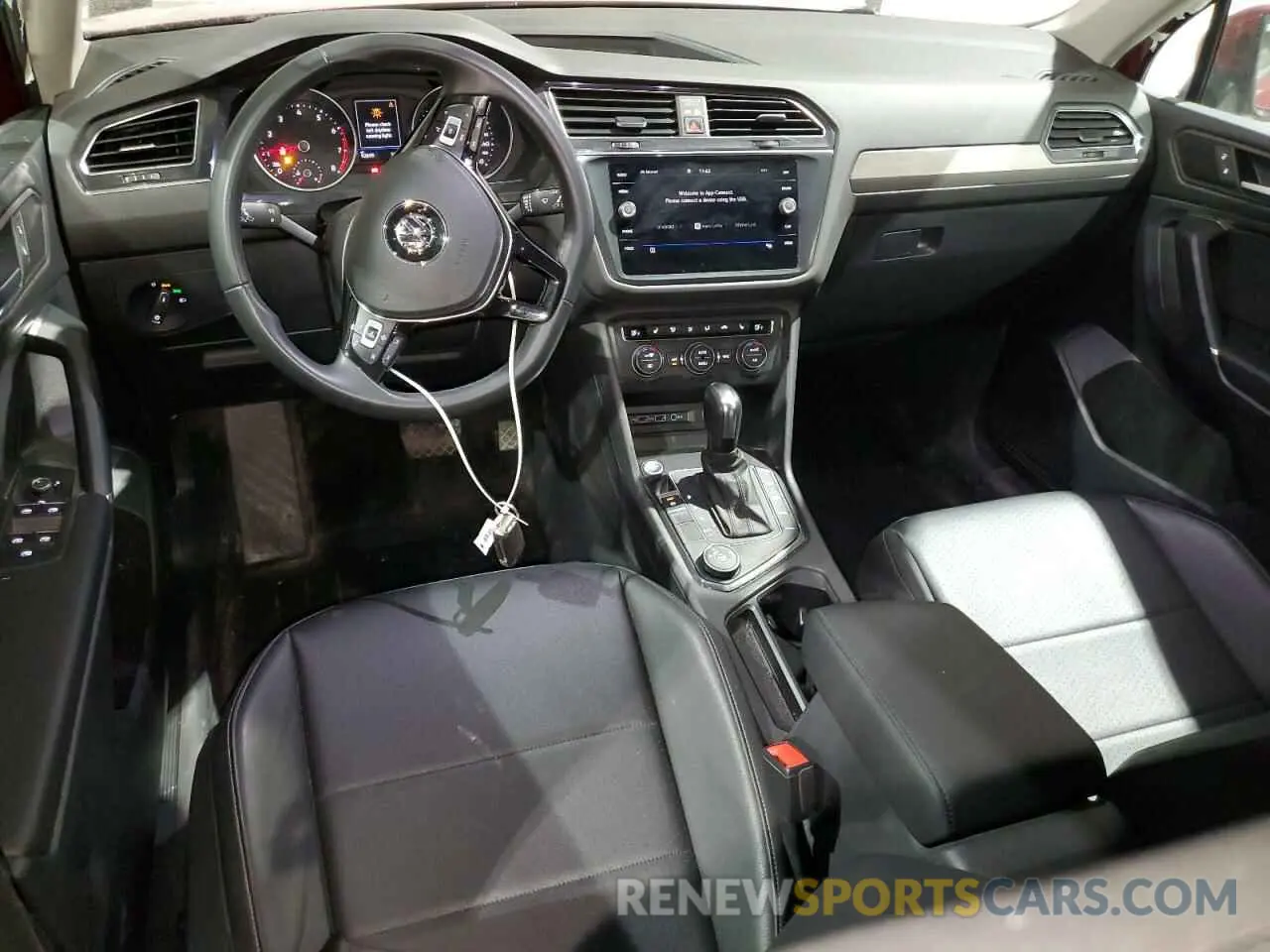 8 Photograph of a damaged car 3VV2B7AX3LM011035 VOLKSWAGEN TIGUAN 2020