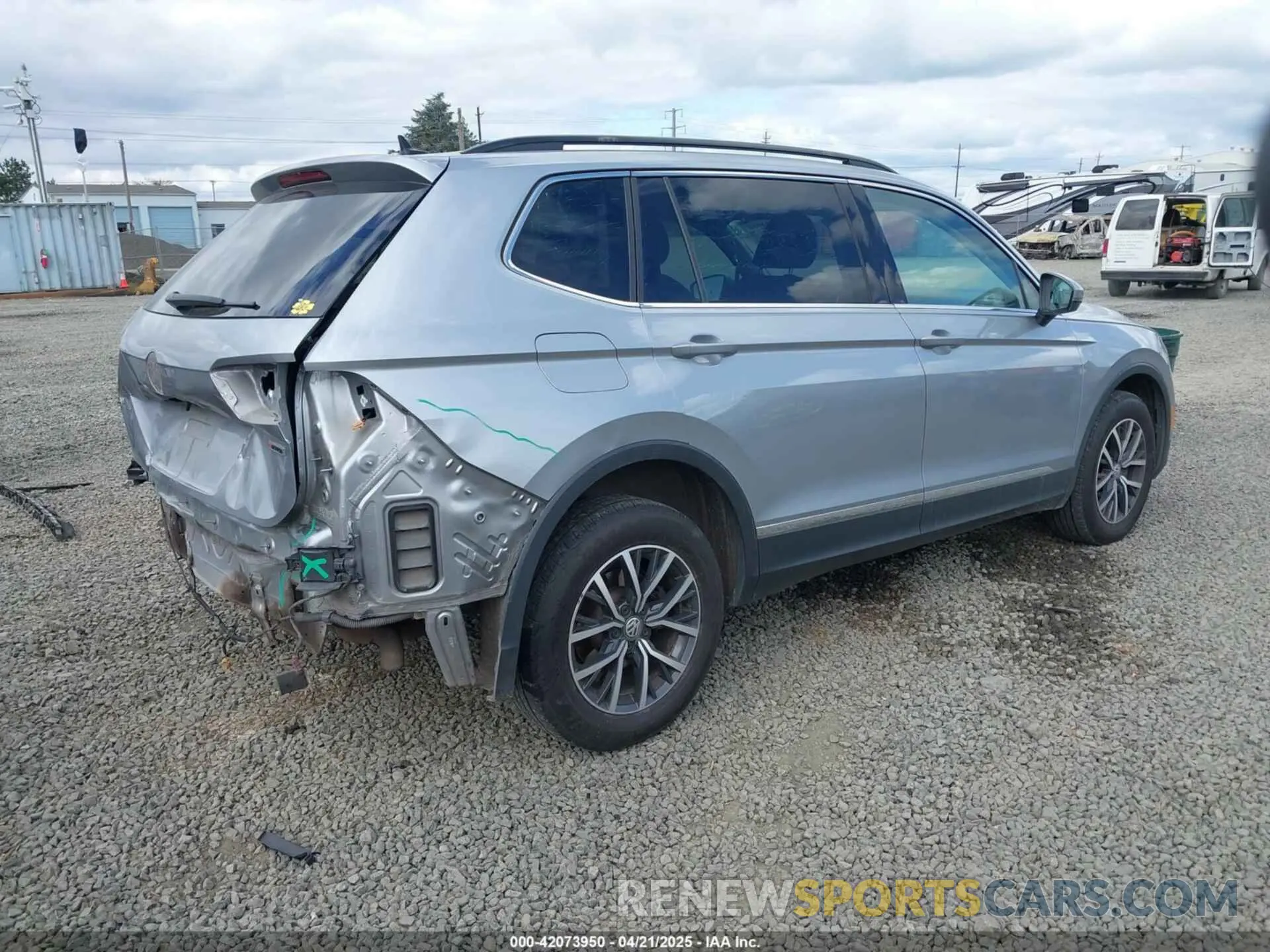 4 Photograph of a damaged car 3VV2B7AX3LM067542 VOLKSWAGEN TIGUAN 2020