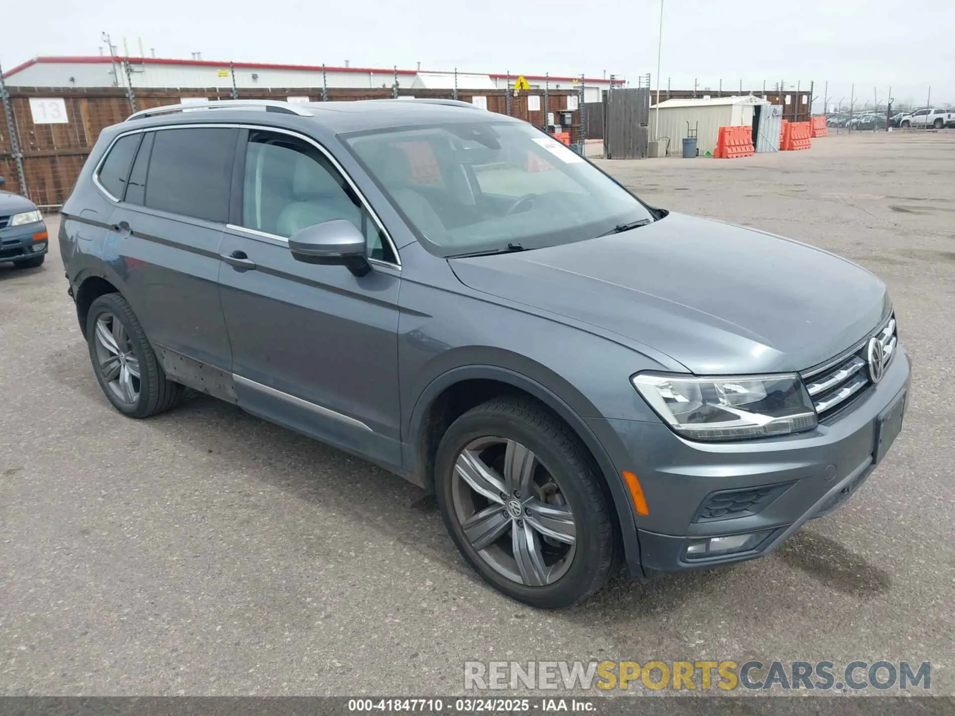 1 Фотография поврежденного автомобиля 3VV2B7AX3LM103195 VOLKSWAGEN TIGUAN 2020
