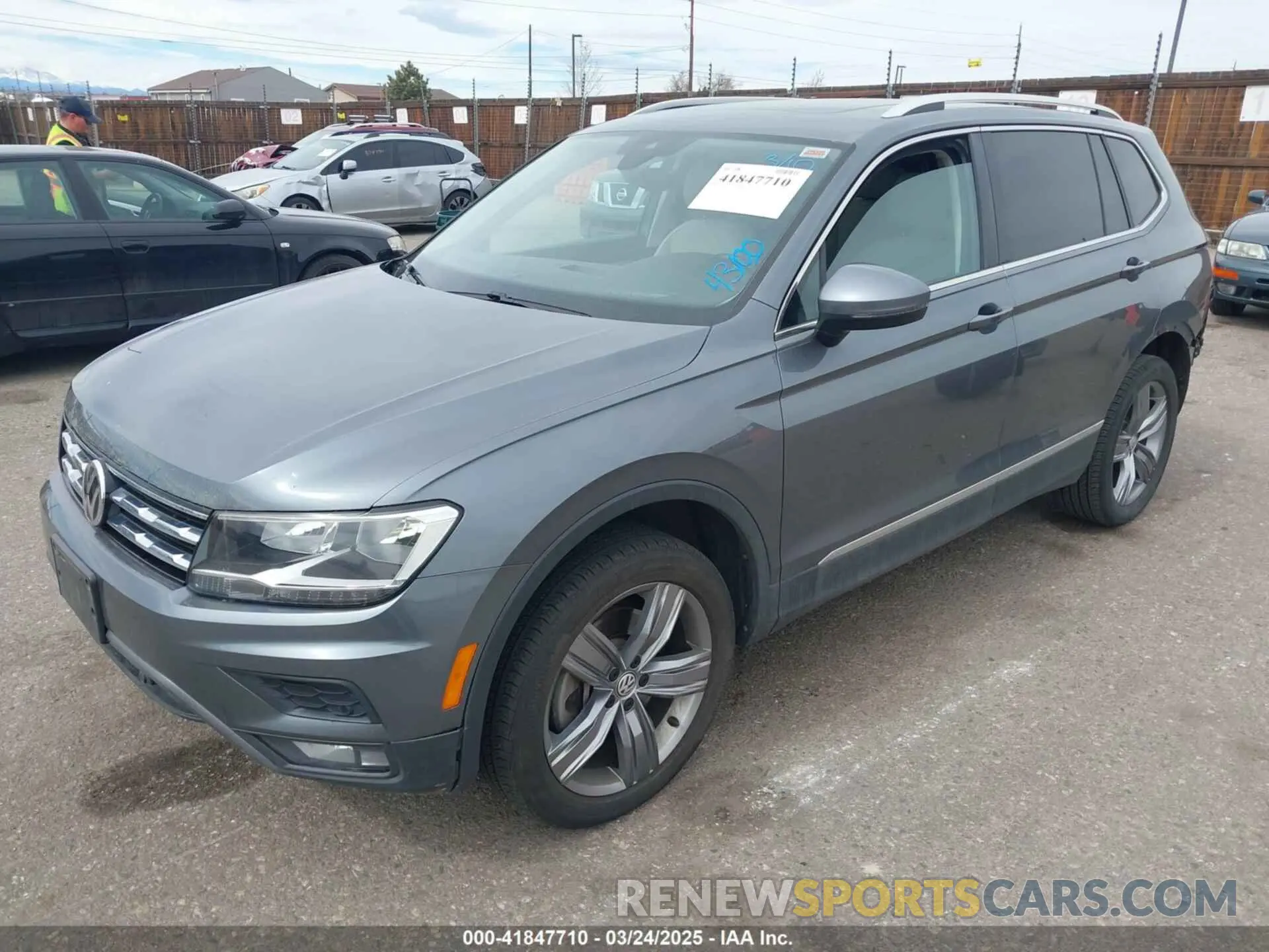 2 Фотография поврежденного автомобиля 3VV2B7AX3LM103195 VOLKSWAGEN TIGUAN 2020