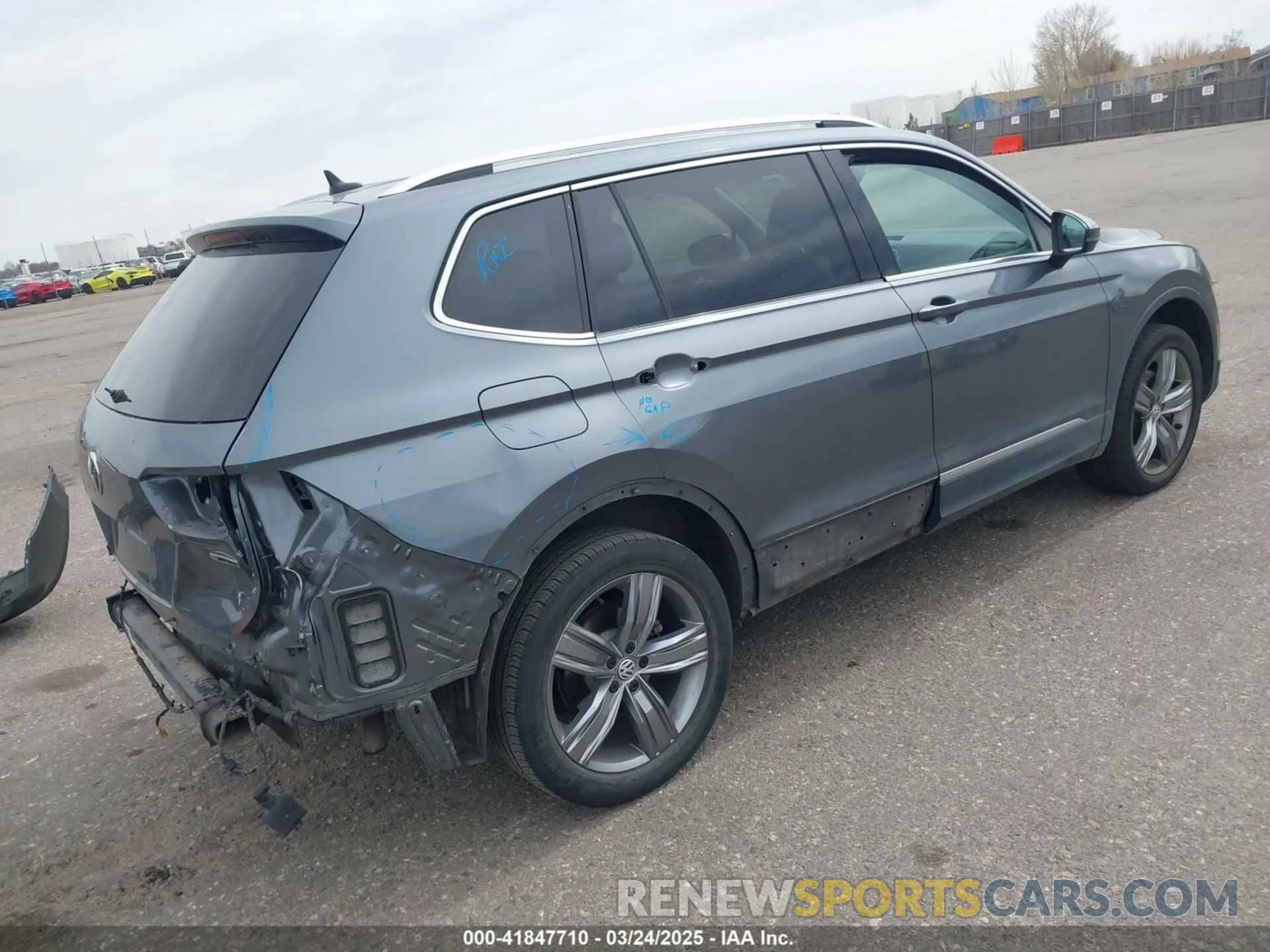 4 Фотография поврежденного автомобиля 3VV2B7AX3LM103195 VOLKSWAGEN TIGUAN 2020