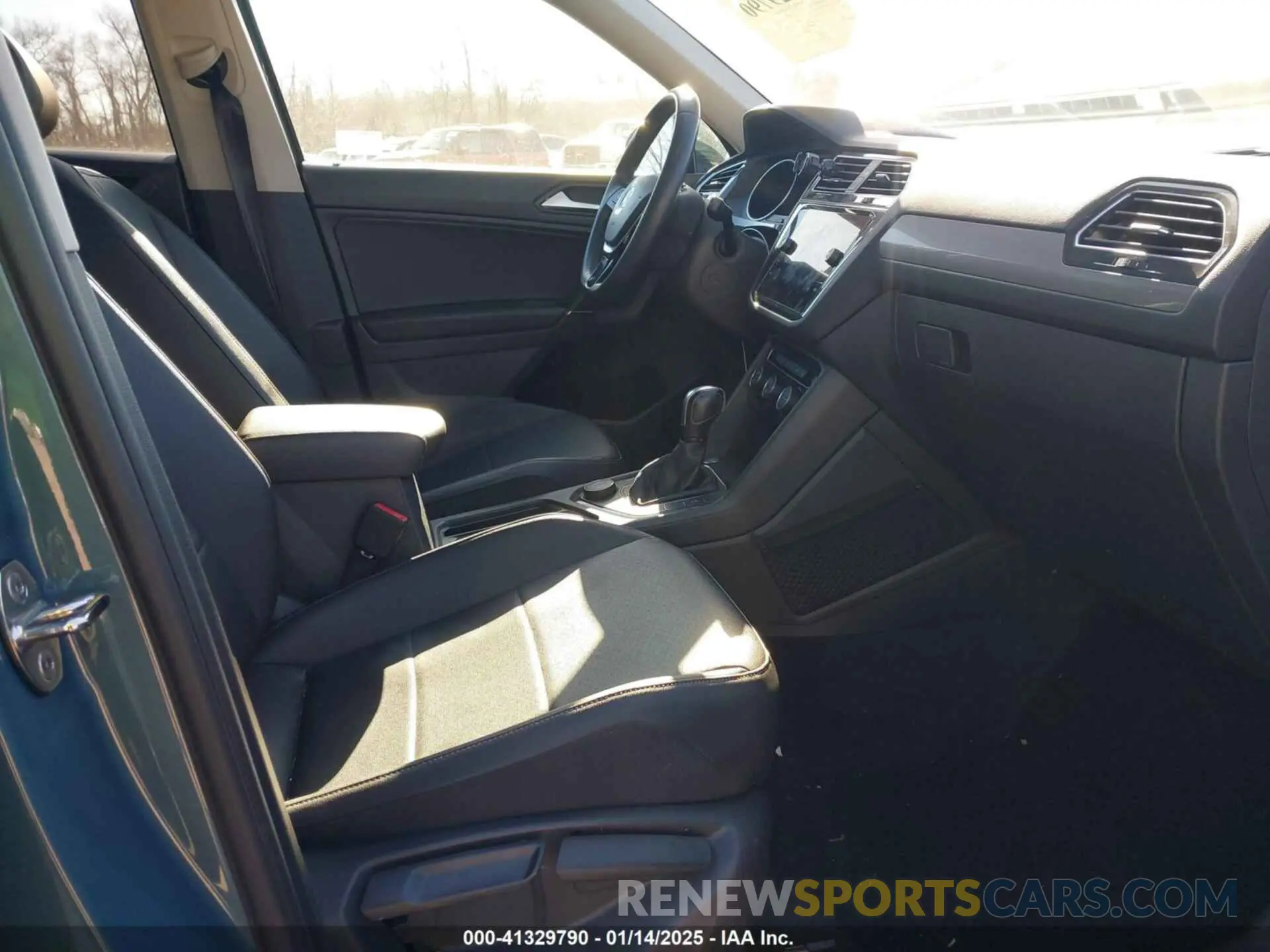 5 Фотография поврежденного автомобиля 3VV2B7AX3LM151148 VOLKSWAGEN TIGUAN 2020