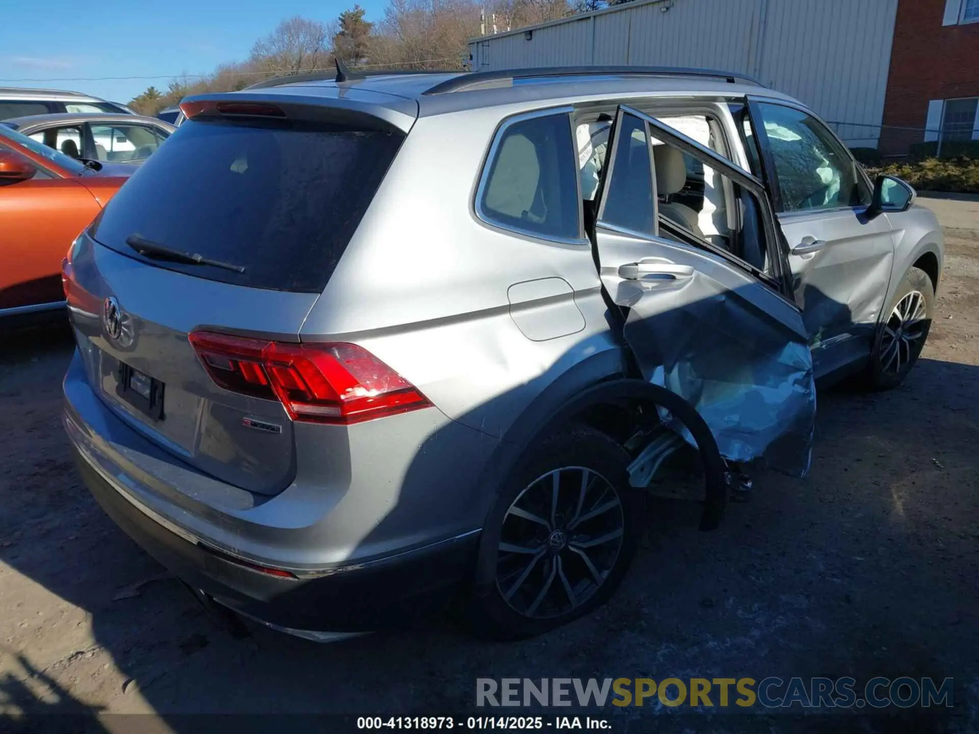 4 Photograph of a damaged car 3VV2B7AX4LM021217 VOLKSWAGEN TIGUAN 2020