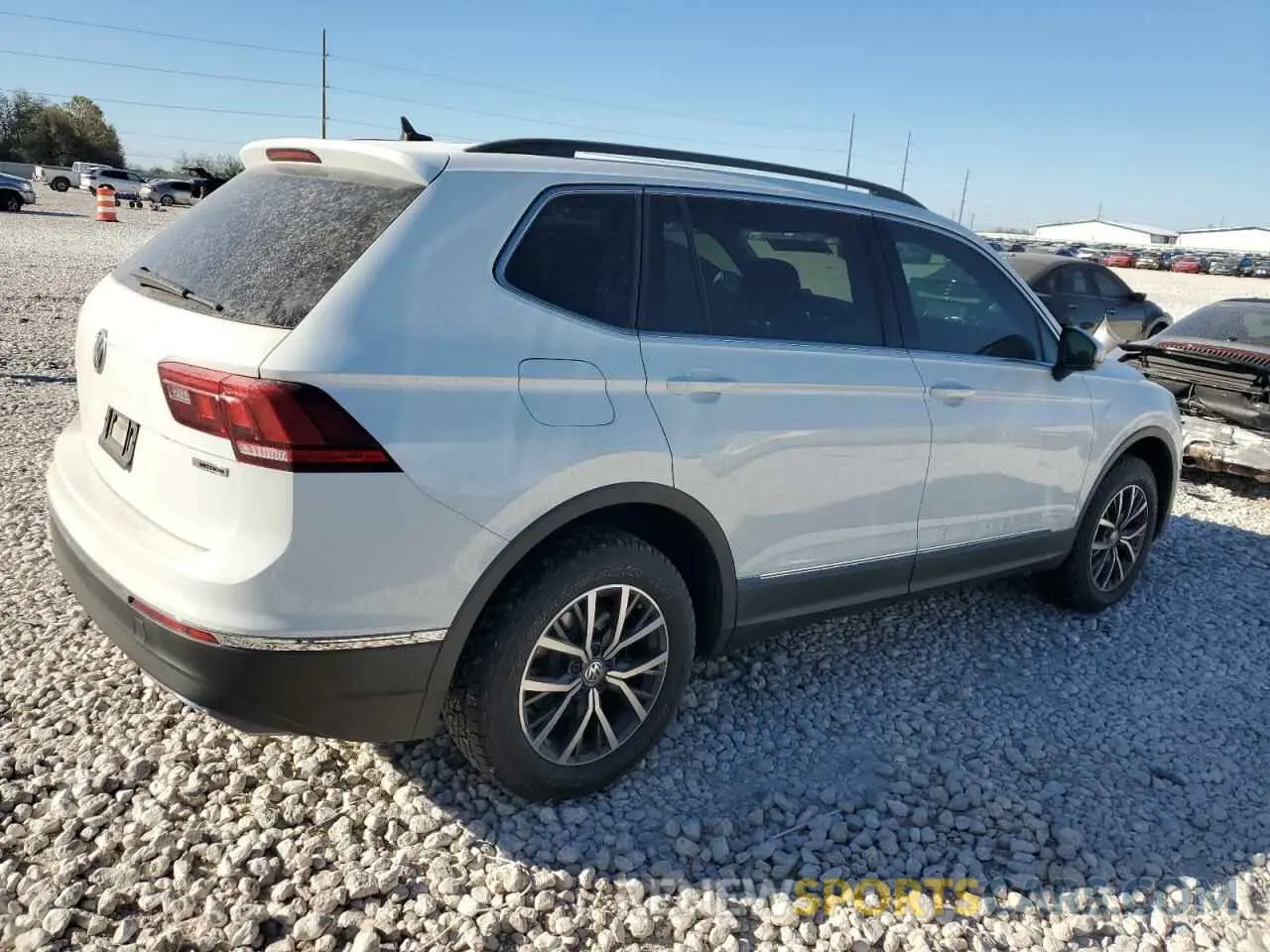 3 Photograph of a damaged car 3VV2B7AX4LM025185 VOLKSWAGEN TIGUAN 2020