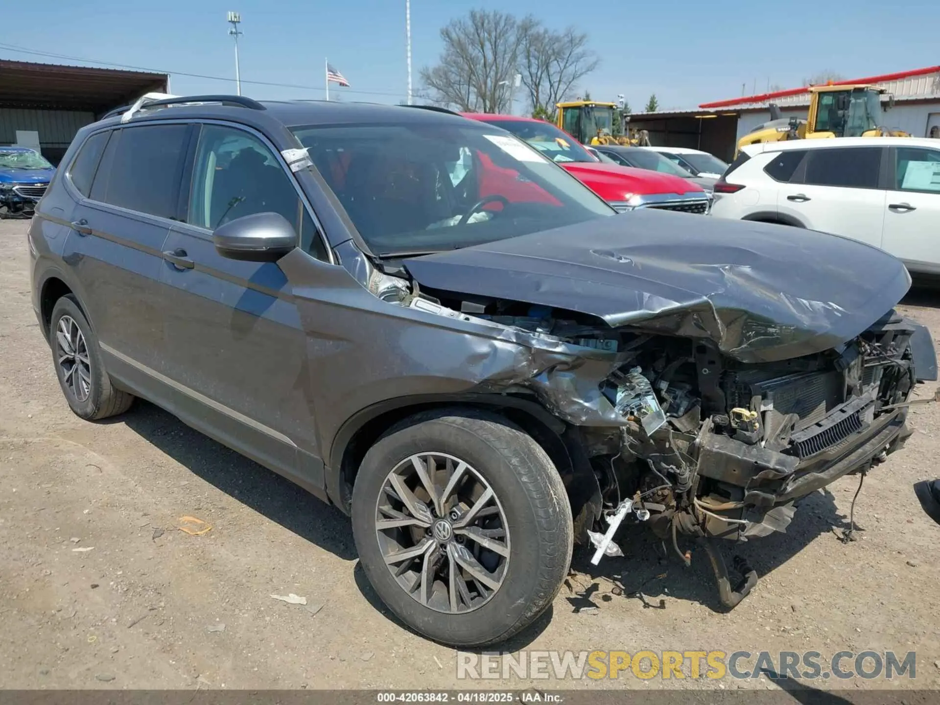 1 Фотография поврежденного автомобиля 3VV2B7AX4LM074385 VOLKSWAGEN TIGUAN 2020