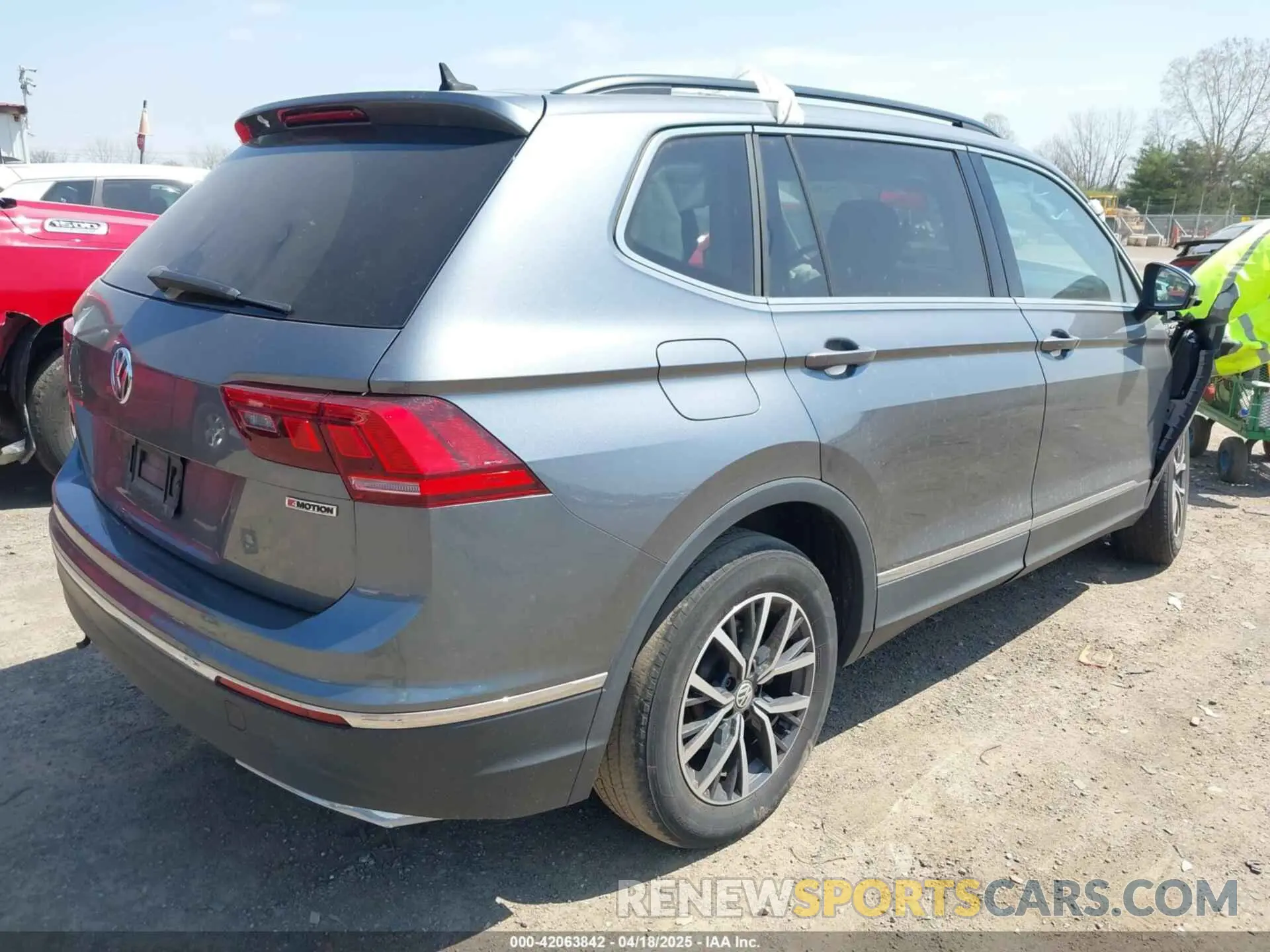 4 Фотография поврежденного автомобиля 3VV2B7AX4LM074385 VOLKSWAGEN TIGUAN 2020