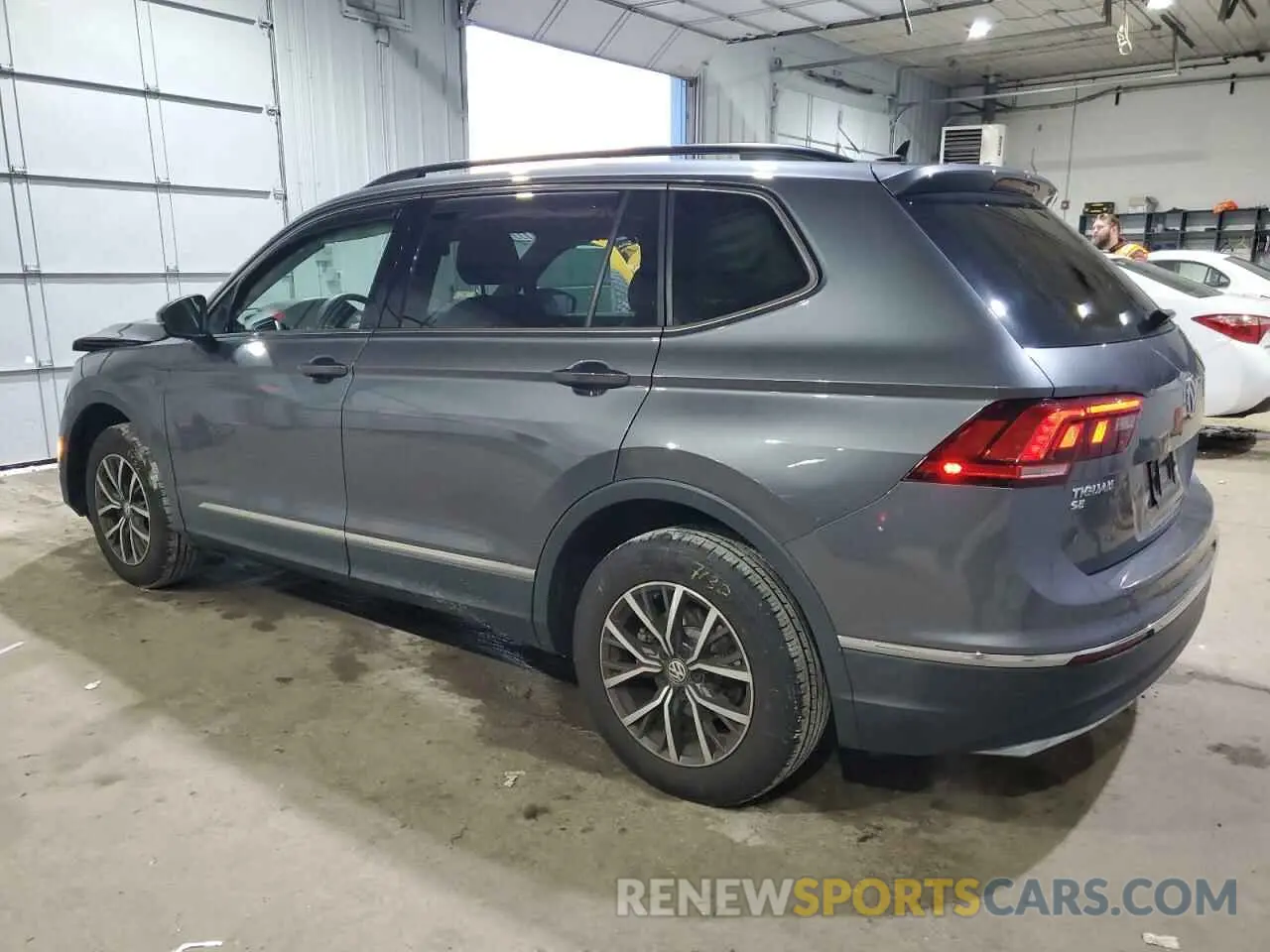 2 Photograph of a damaged car 3VV2B7AX5LM022831 VOLKSWAGEN TIGUAN 2020