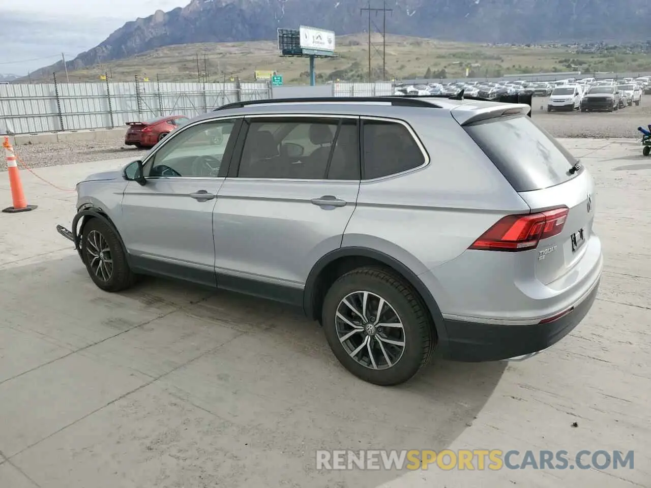 2 Photograph of a damaged car 3VV2B7AX5LM037412 VOLKSWAGEN TIGUAN 2020