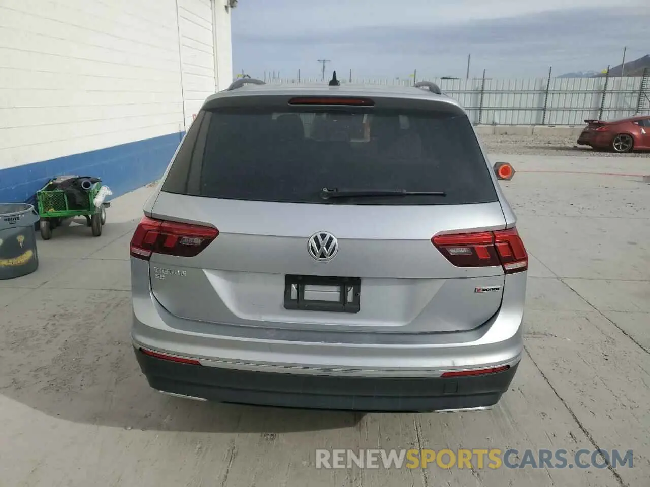 6 Photograph of a damaged car 3VV2B7AX5LM037412 VOLKSWAGEN TIGUAN 2020