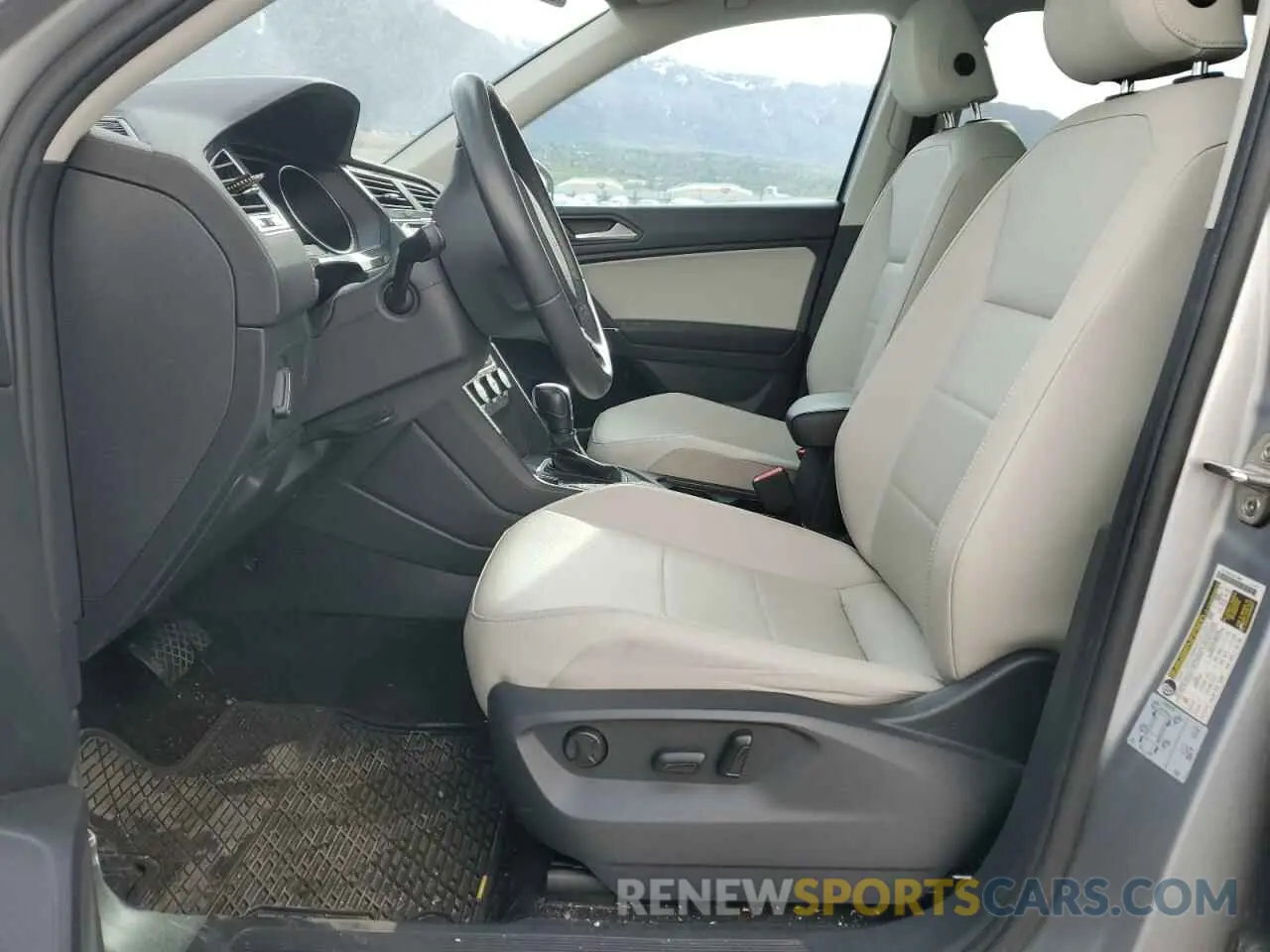 7 Photograph of a damaged car 3VV2B7AX5LM037412 VOLKSWAGEN TIGUAN 2020