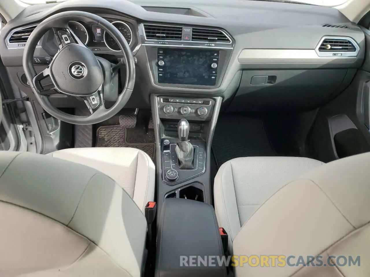 8 Photograph of a damaged car 3VV2B7AX5LM037412 VOLKSWAGEN TIGUAN 2020