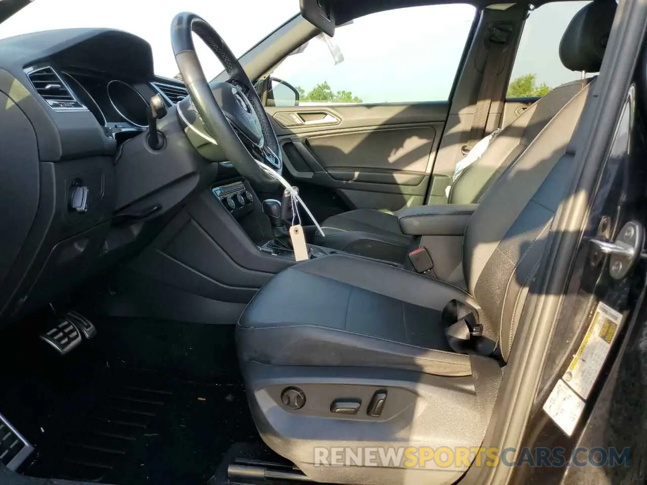 7 Photograph of a damaged car 3VV2B7AX5LM063766 VOLKSWAGEN TIGUAN 2020