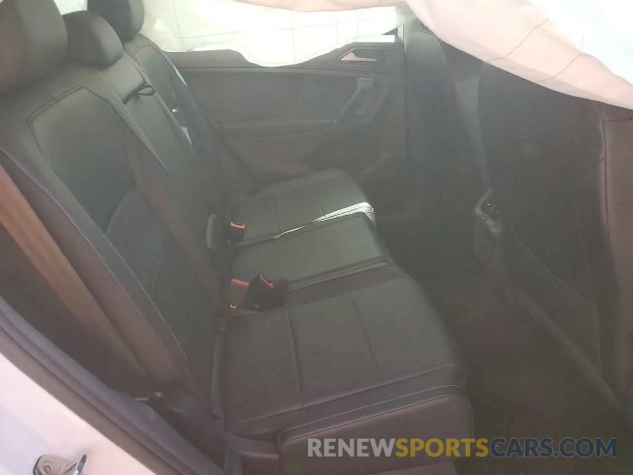 11 Photograph of a damaged car 3VV2B7AX5LM111699 VOLKSWAGEN TIGUAN 2020